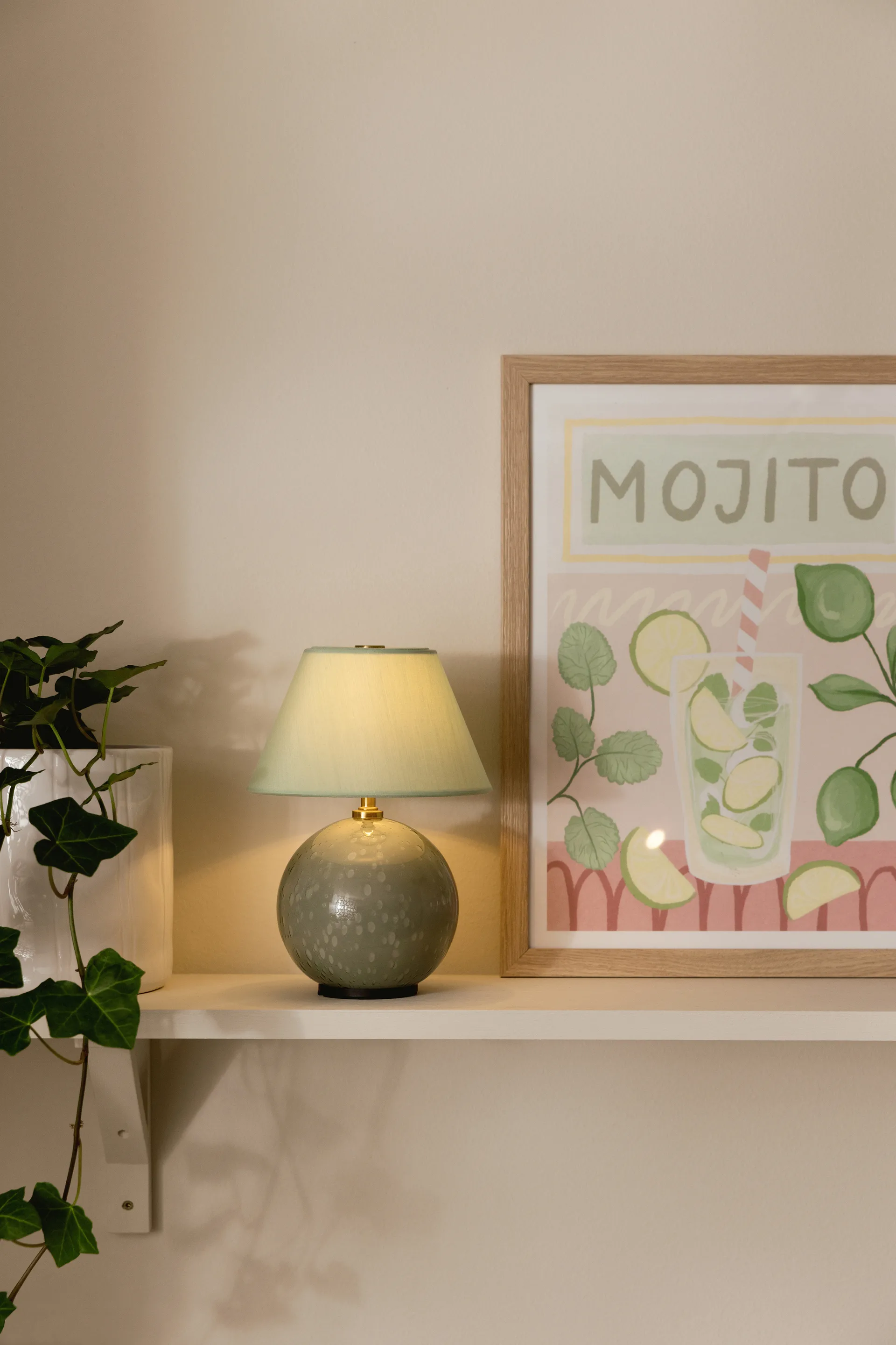 Iris 16 portabel bordlampe, Grøn Globen Lighting