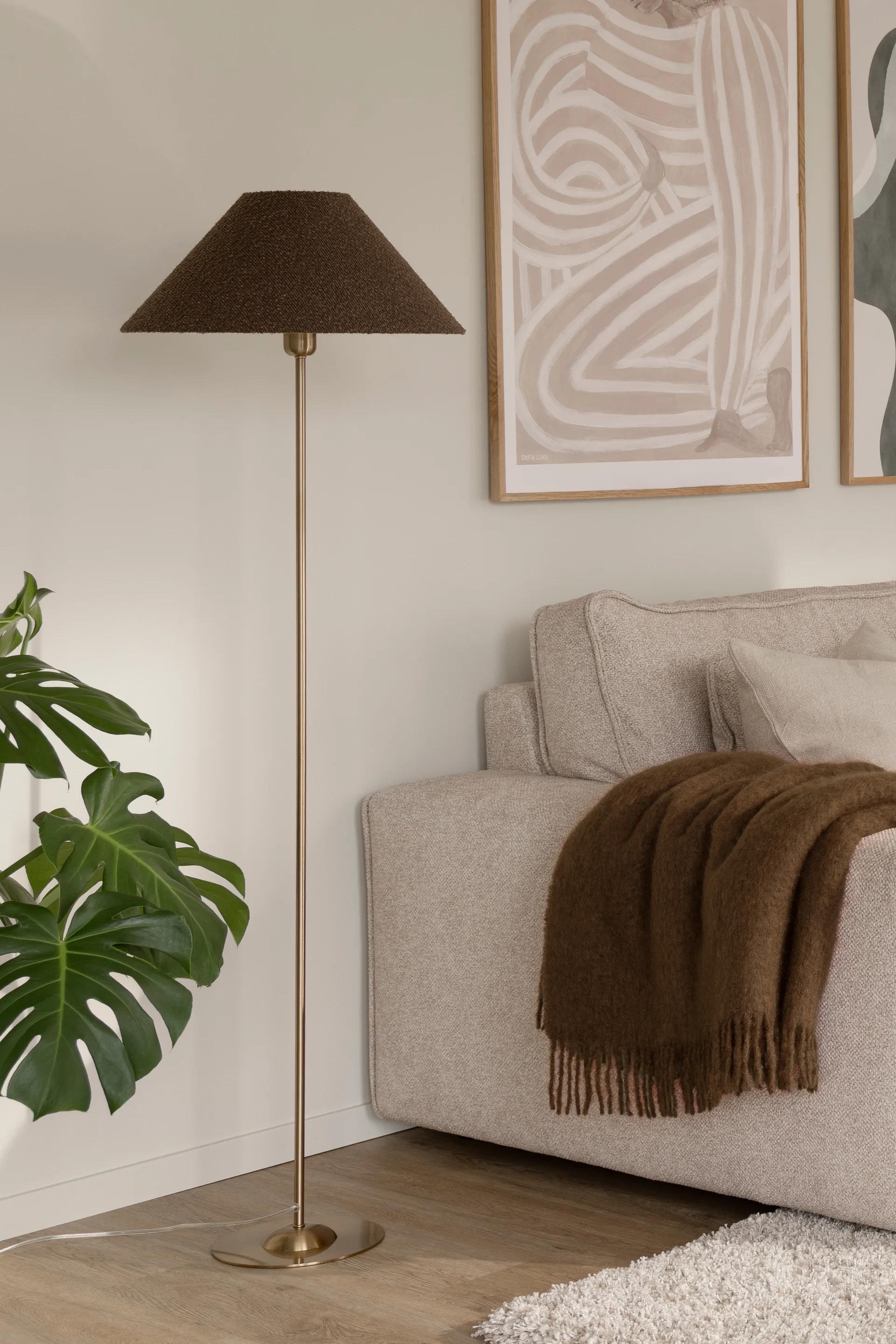 Iris gulvlampefod, Børstet messing Globen Lighting