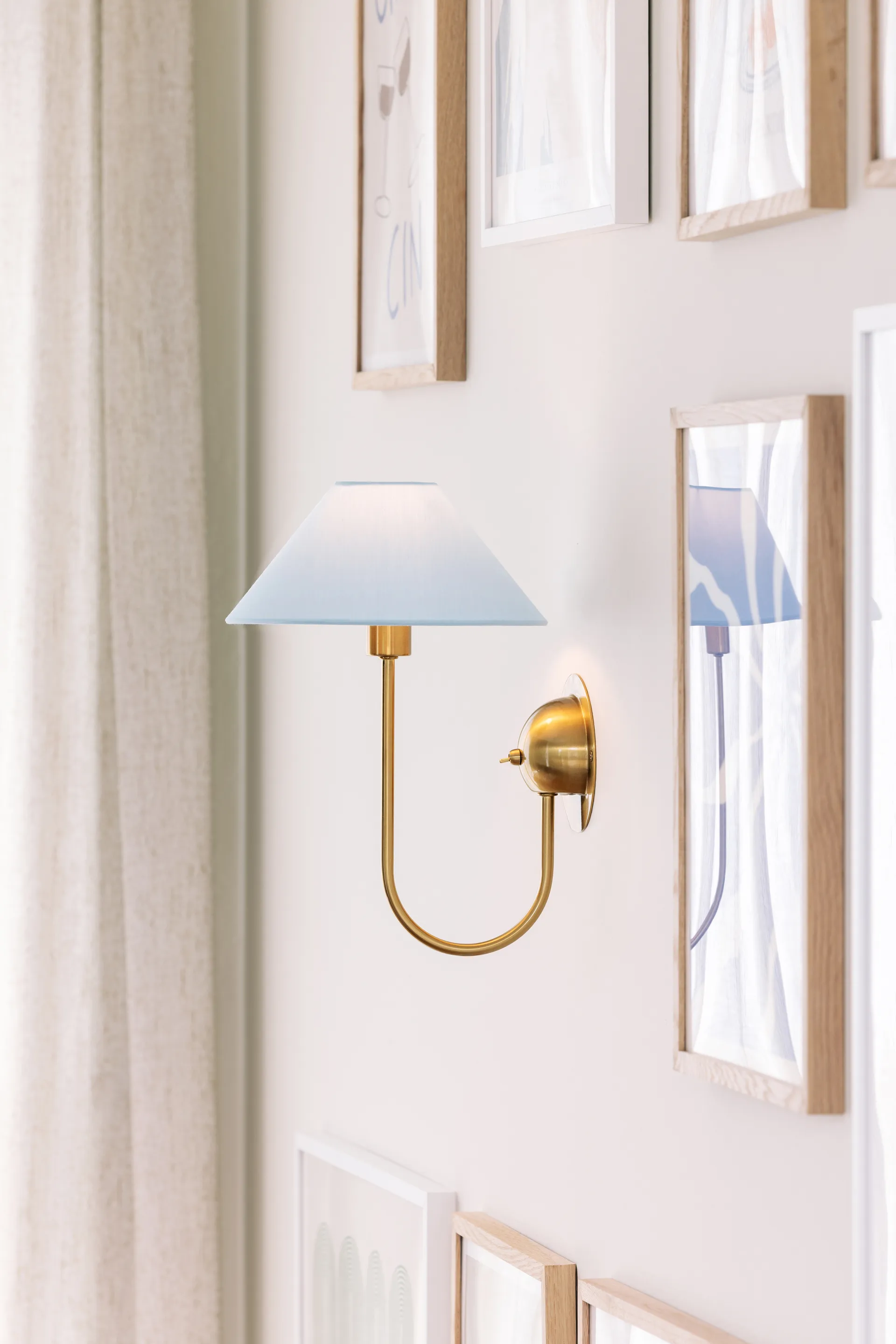 Iris væglampe, Dueblå Globen Lighting