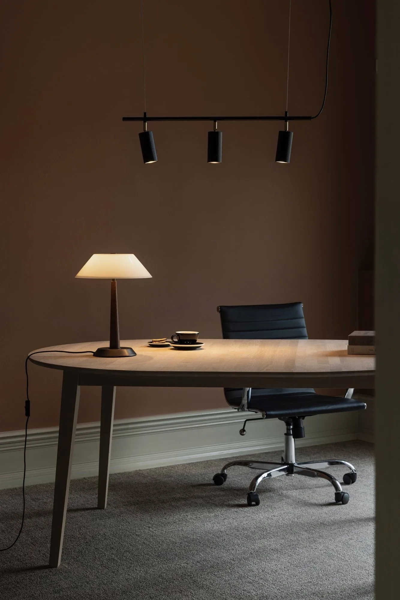 Ligna bordlampe, Brunbejdset, Ø29x39,2 cm Globen Lighting