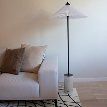 Matisse gulvlampe 150 cm - Sort/Hvid - Globen Lighting