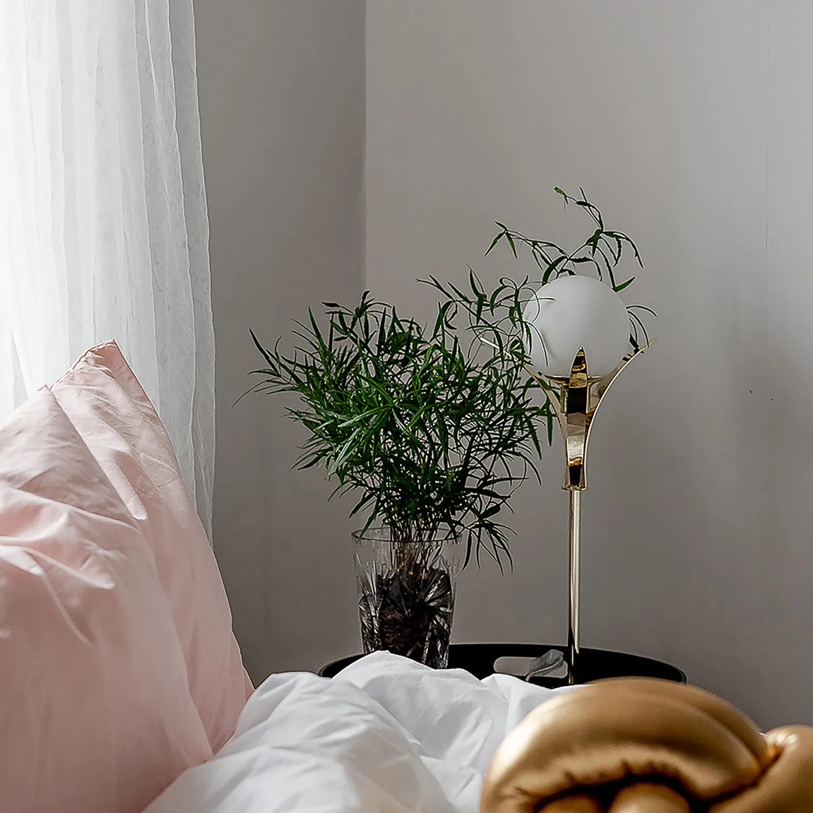 Savoy bordlampe høj, Brass Globen Lighting