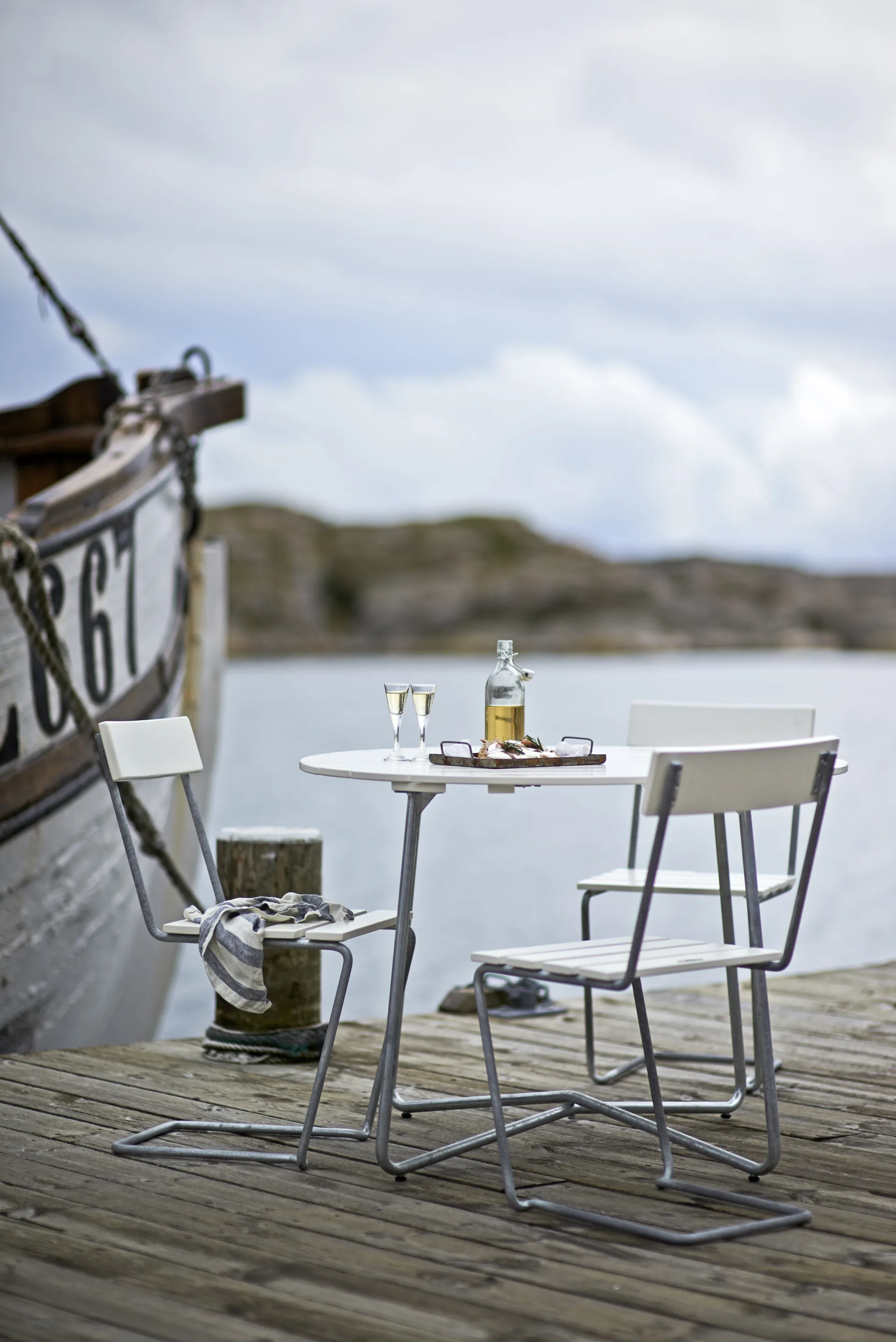 9A spisebord, Hvidlakeret eg Ø100 cm Grythyttan Stålmöbler