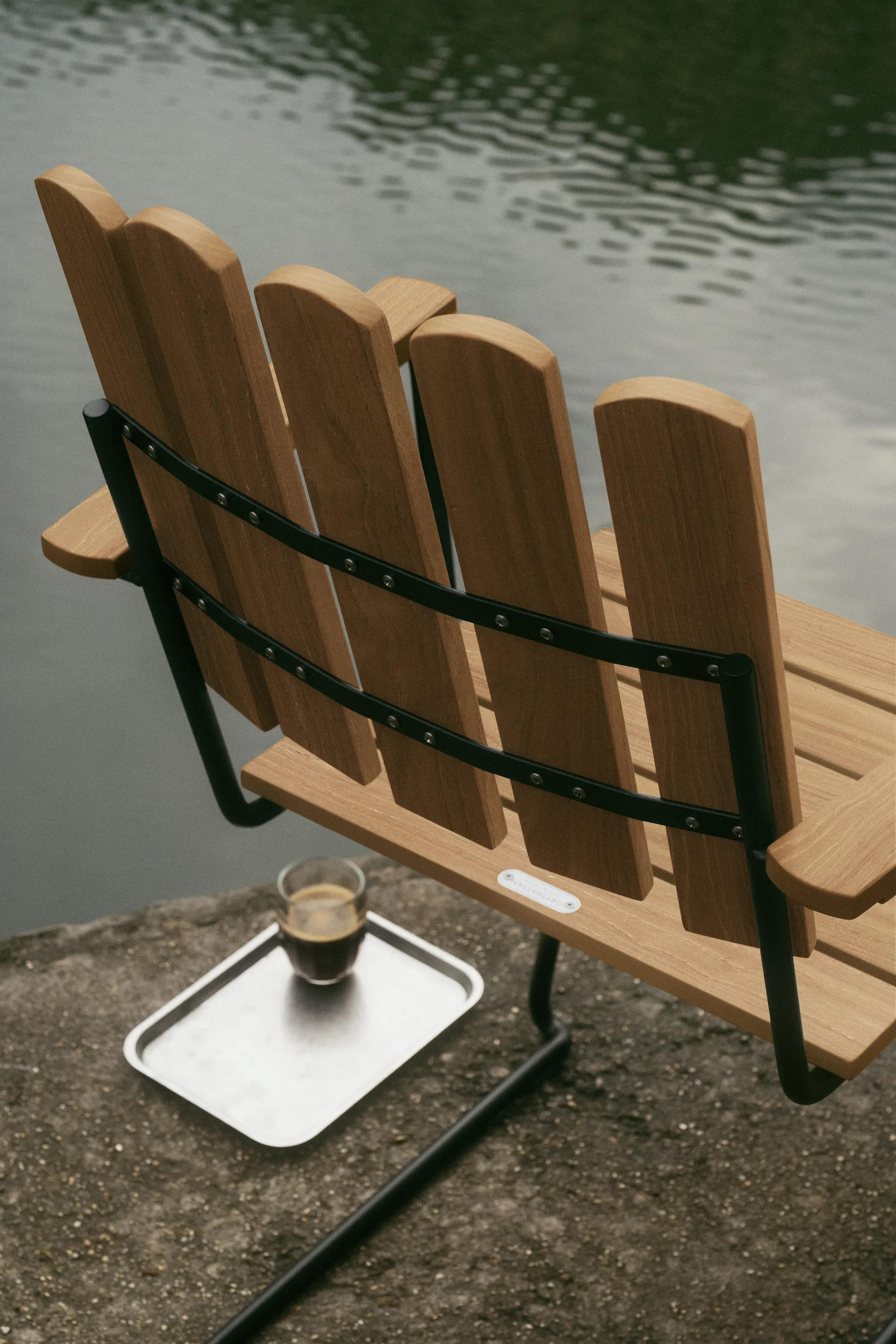 A2 lænestol, Ubehandlet teak-sort Grythyttan Stålmöbler