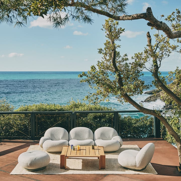 Atmosfera sofabord 113x110 cm, Teak GUBI