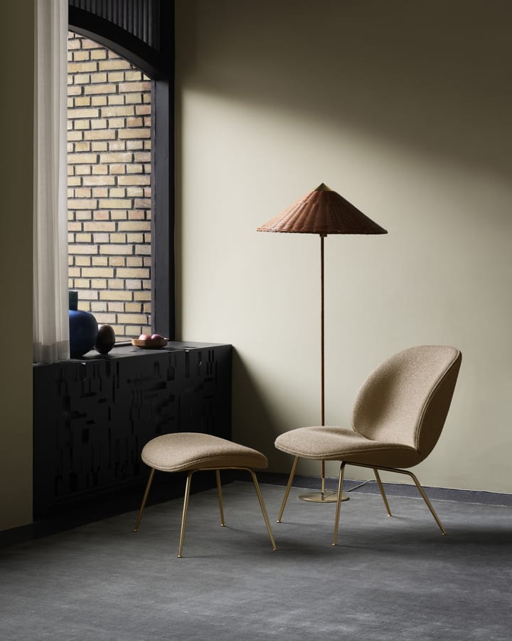 Beetle Ottoman fodskammel helt polstret conic base, Around bouclé 004-brass GUBI