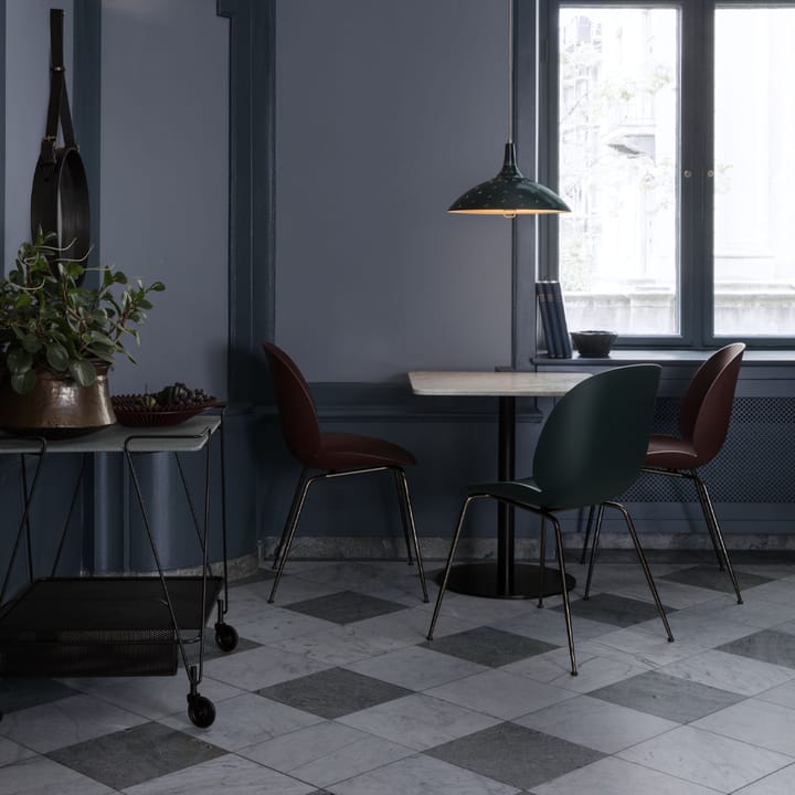 Beetle stol, New beige, sort stålstel GUBI