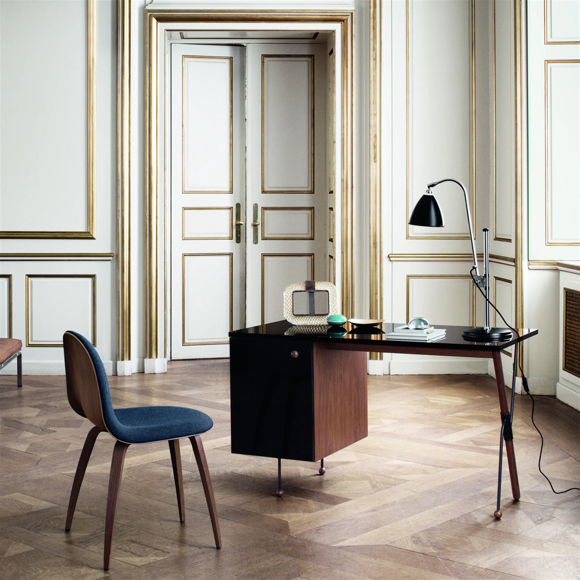 Bestlite BL1 bordlampe, sort-krom GUBI