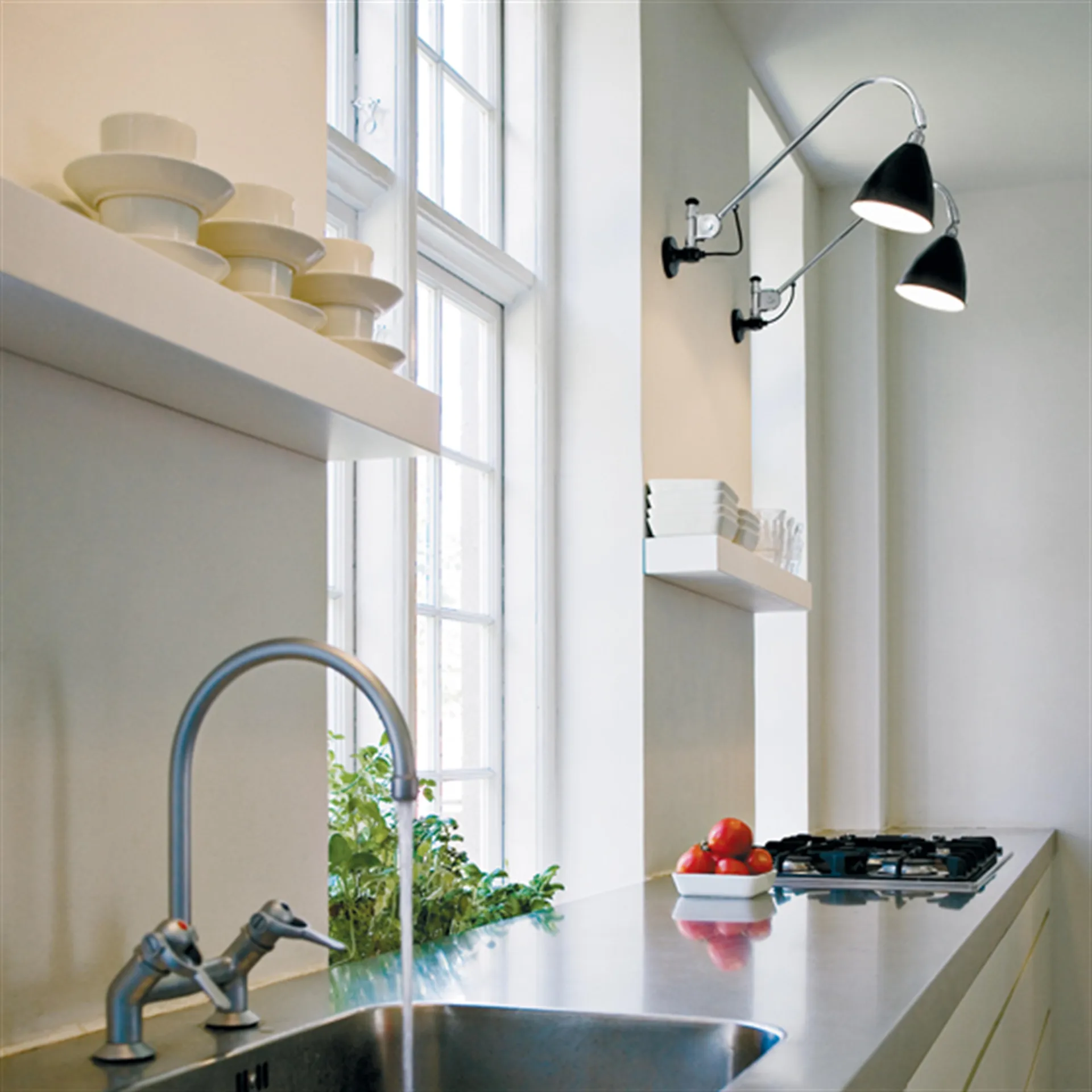 Bestlite BL6 væglampe, sort-krom GUBI