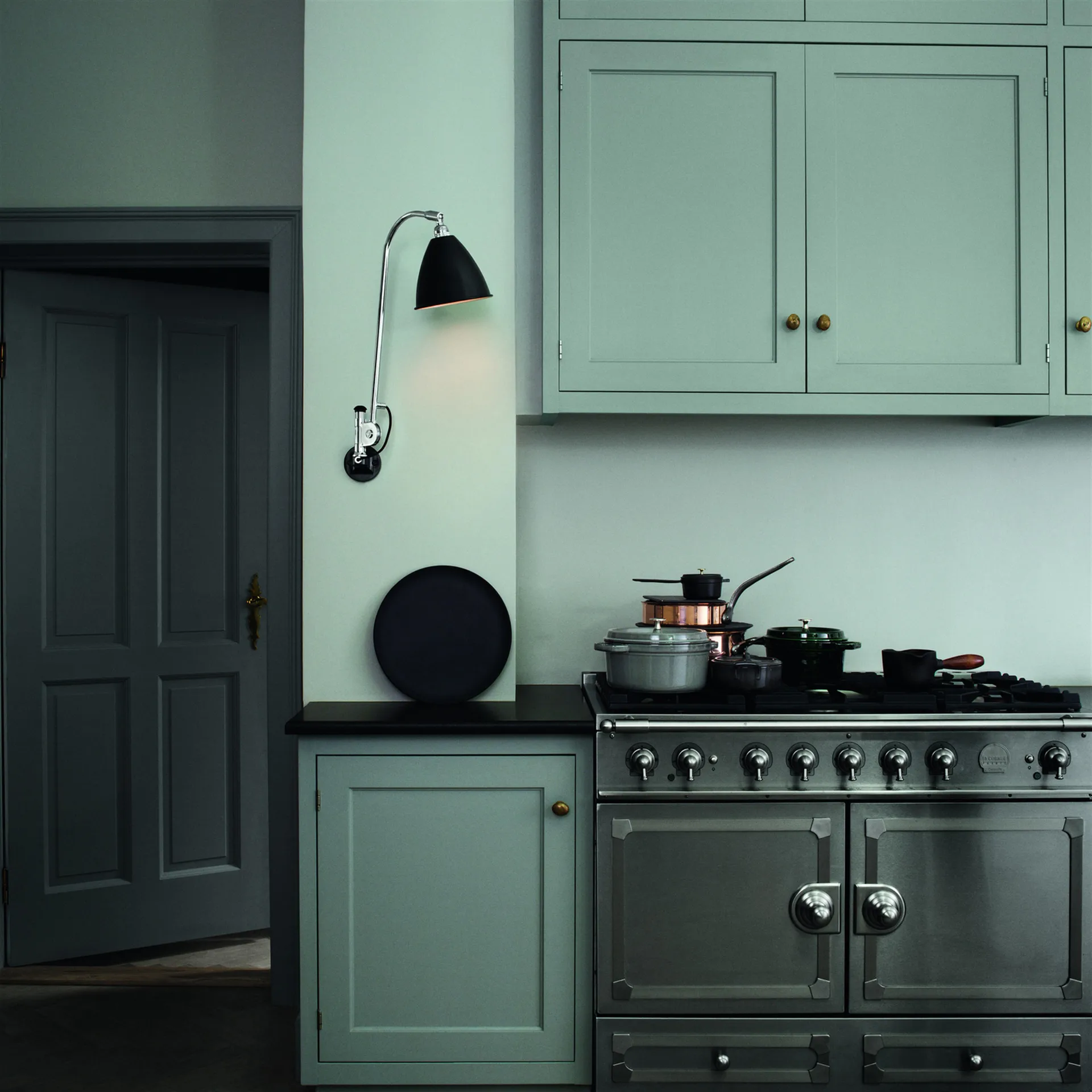 Bestlite BL6 væglampe, sort-krom GUBI