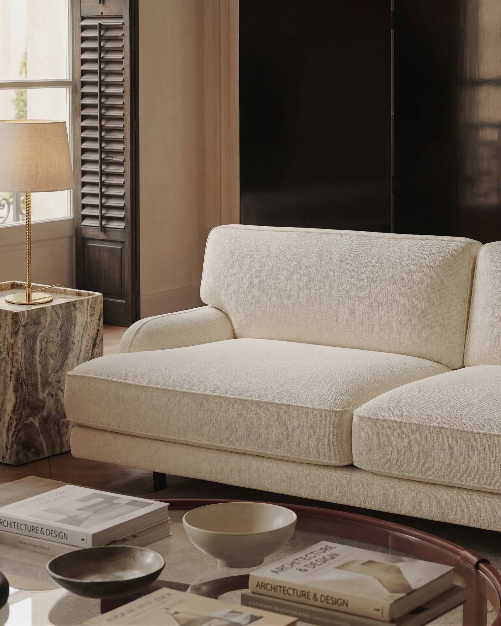 Flaneur sofa 2-personers, Bouclé-mat sort GUBI