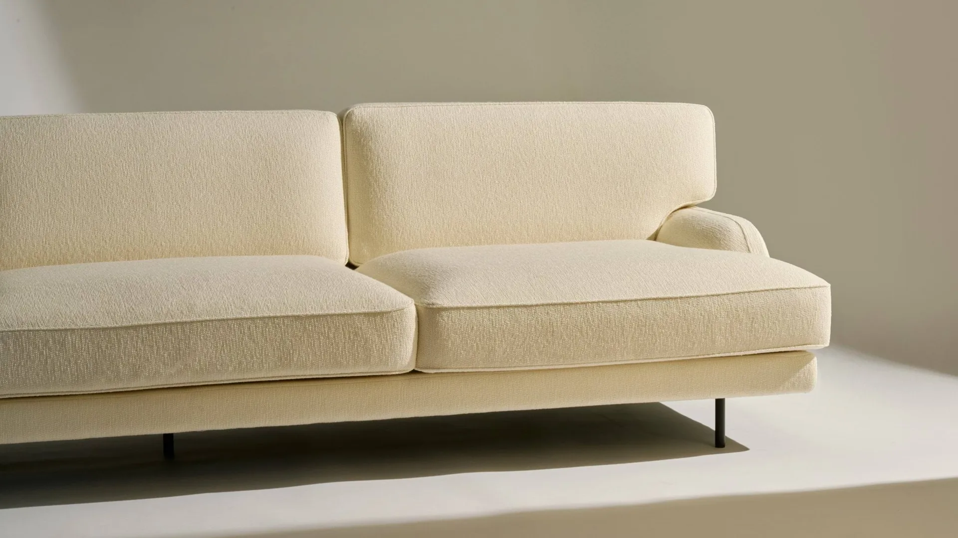 Flaneur sofa 3-personers, Bouclé-mat sort GUBI