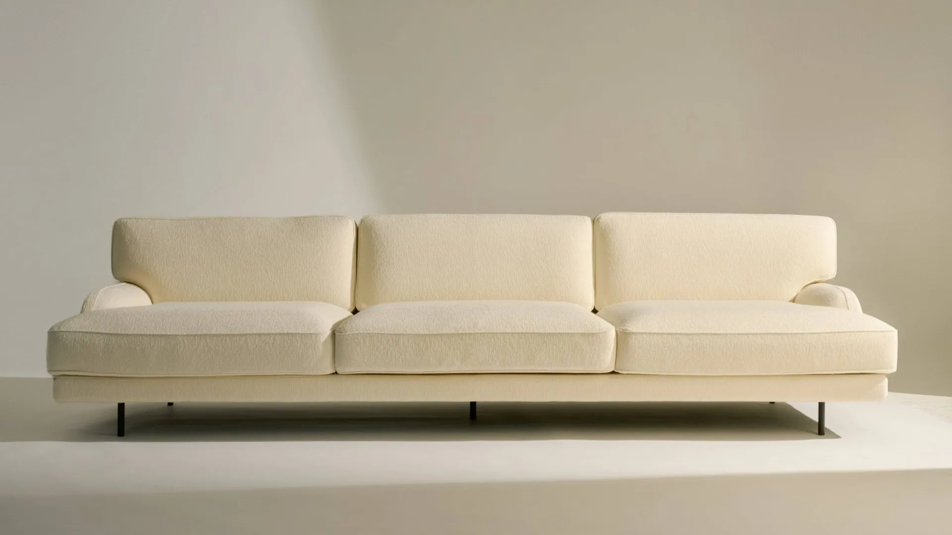 Flaneur sofa 3-personers, Bouclé-mat sort GUBI