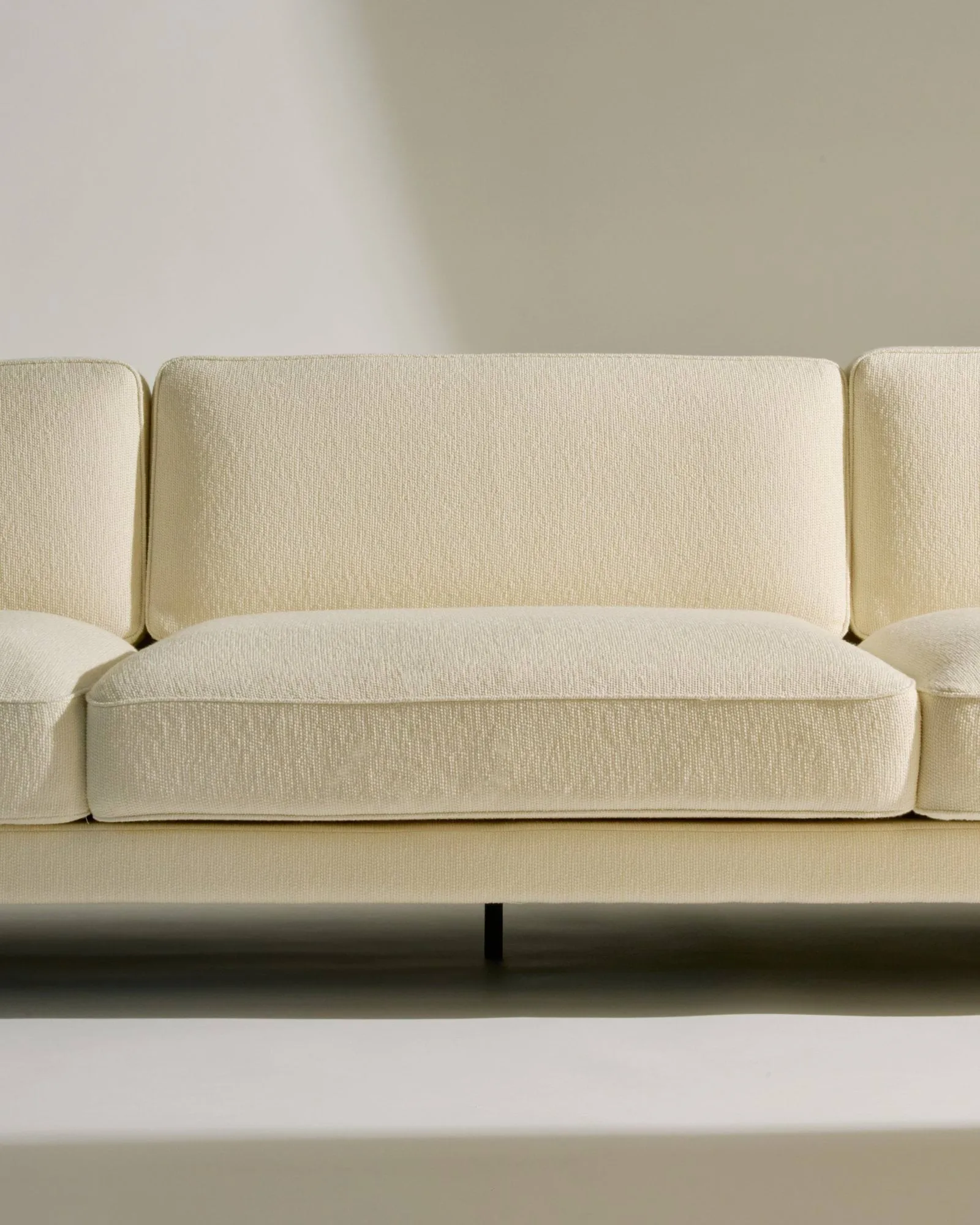 Flaneur sofa 3-personers, Bouclé-mat sort GUBI