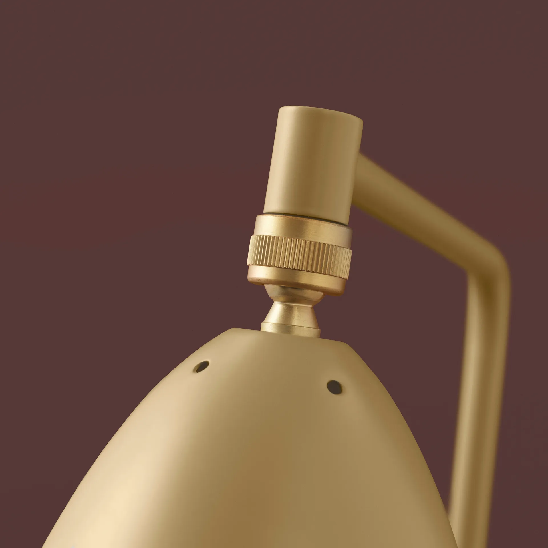 Gräshoppa gulvlampe, Olivenbrun GUBI