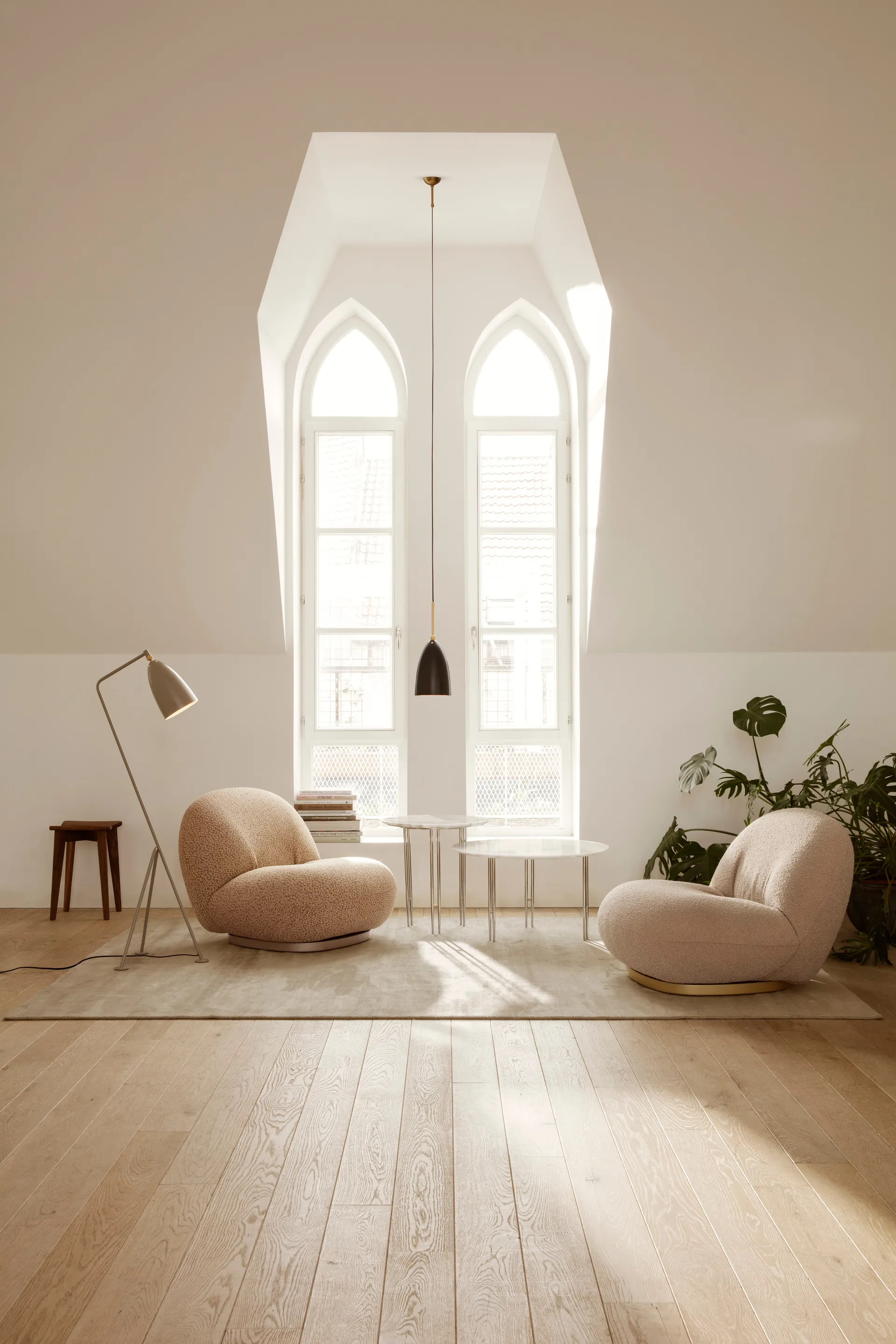 Gräshoppa gulvlampe, Olivenbrun GUBI