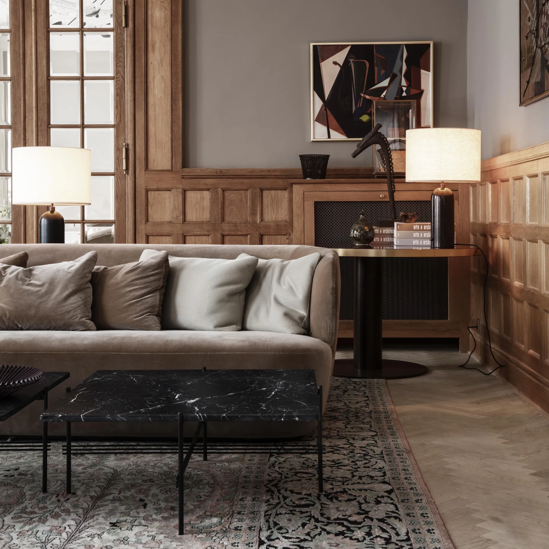 Gravity L bordlampe, blackend steel + hvid skærm  GUBI