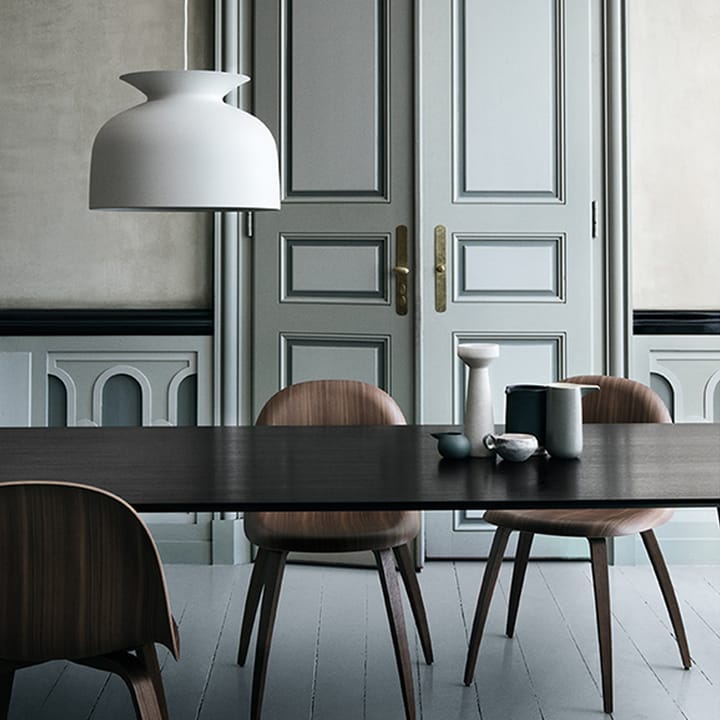 Gubi Elliptical spisebord, american walnut GUBI