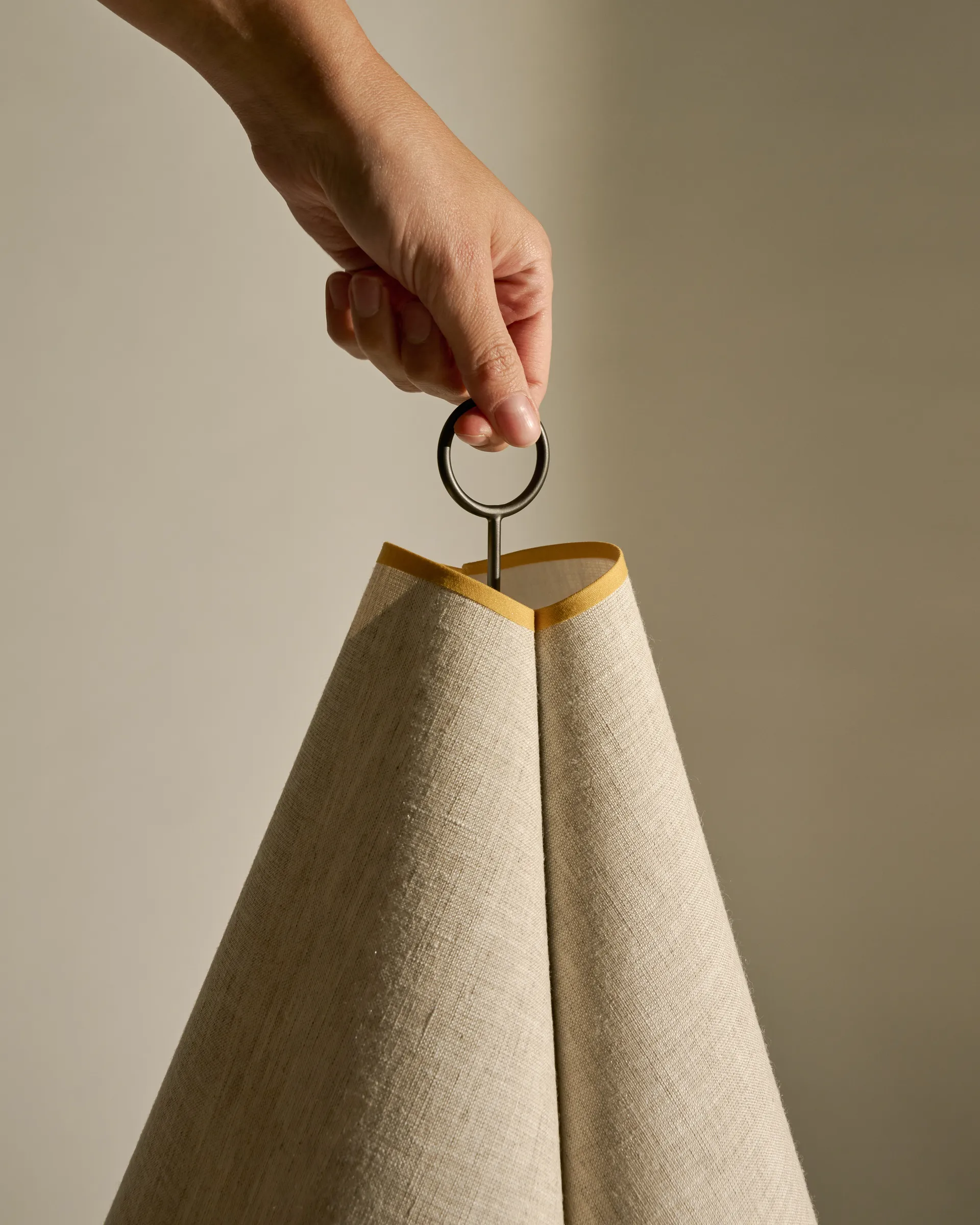Hornbæk portable bordlampe, Poppy yellow GUBI
