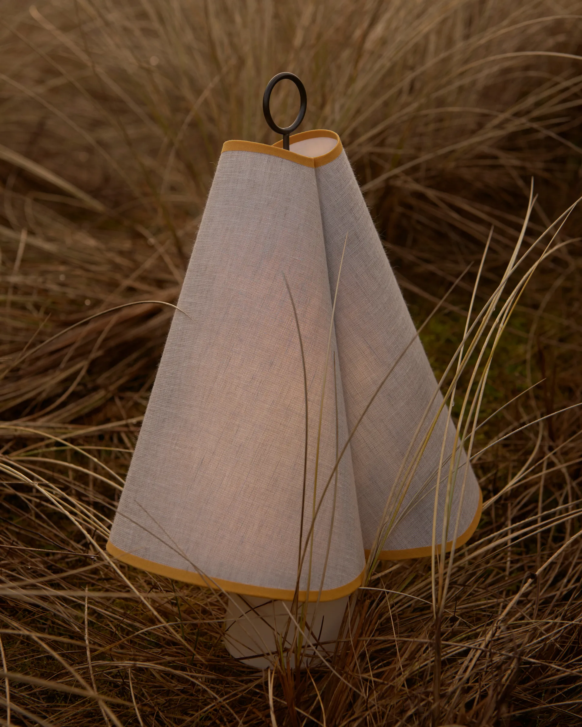 Hornbæk portable bordlampe, Poppy yellow GUBI