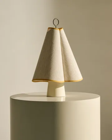 Hornbæk portable bordlampe - Poppy yellow - GUBI