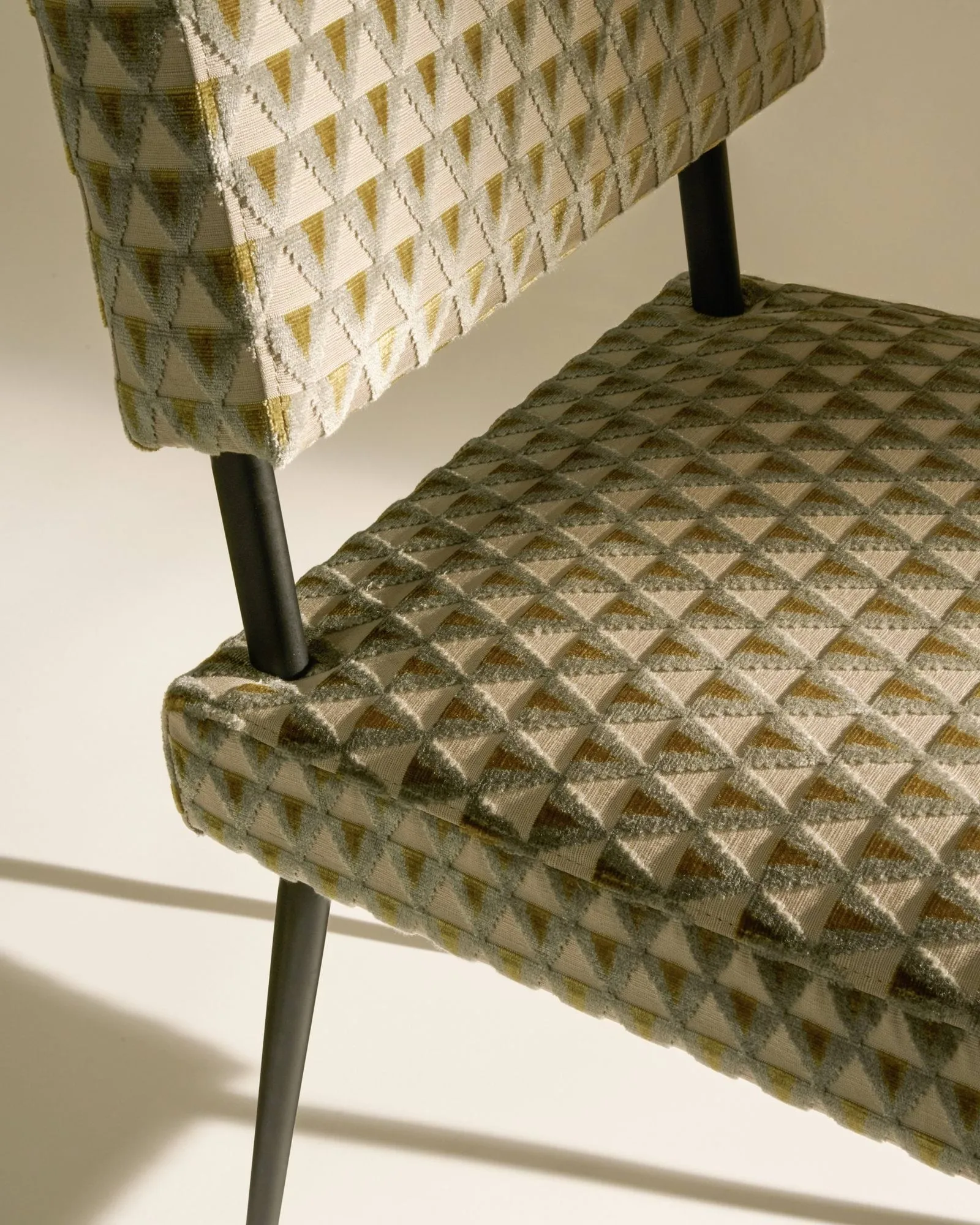 M-Chair stol, Amuleto 005-mat sort GUBI