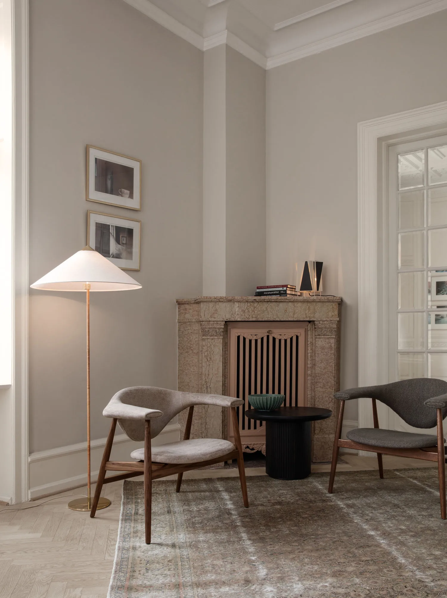 Masculo loungelænestol, Eero special FR 106-walnut GUBI