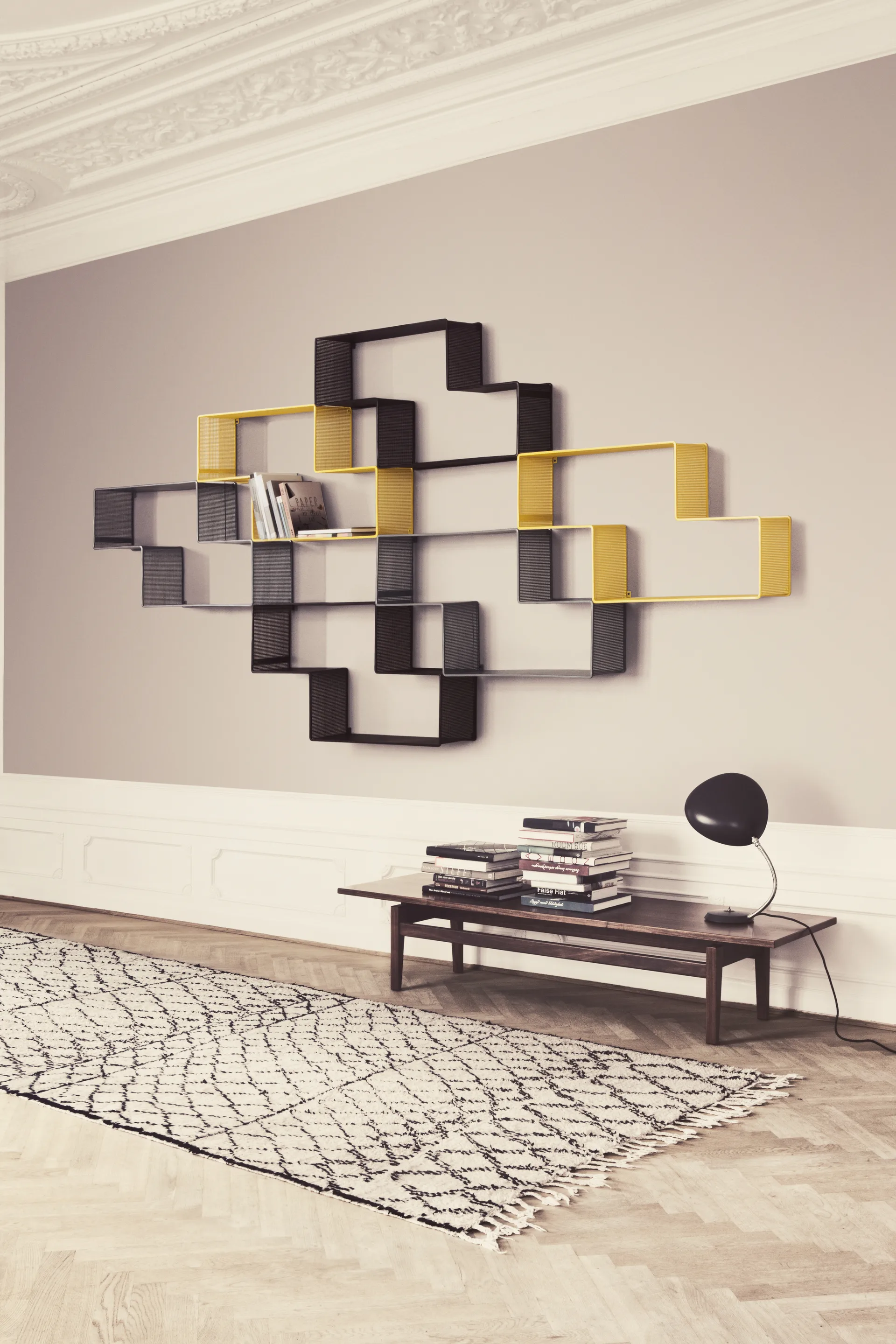 Matégot Dedal bogreol, Cream White Semi Matt GUBI