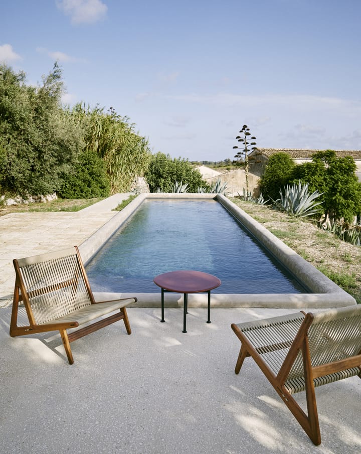 MR01 Initial outdoor lounge chair, Olieret irokotræ GUBI