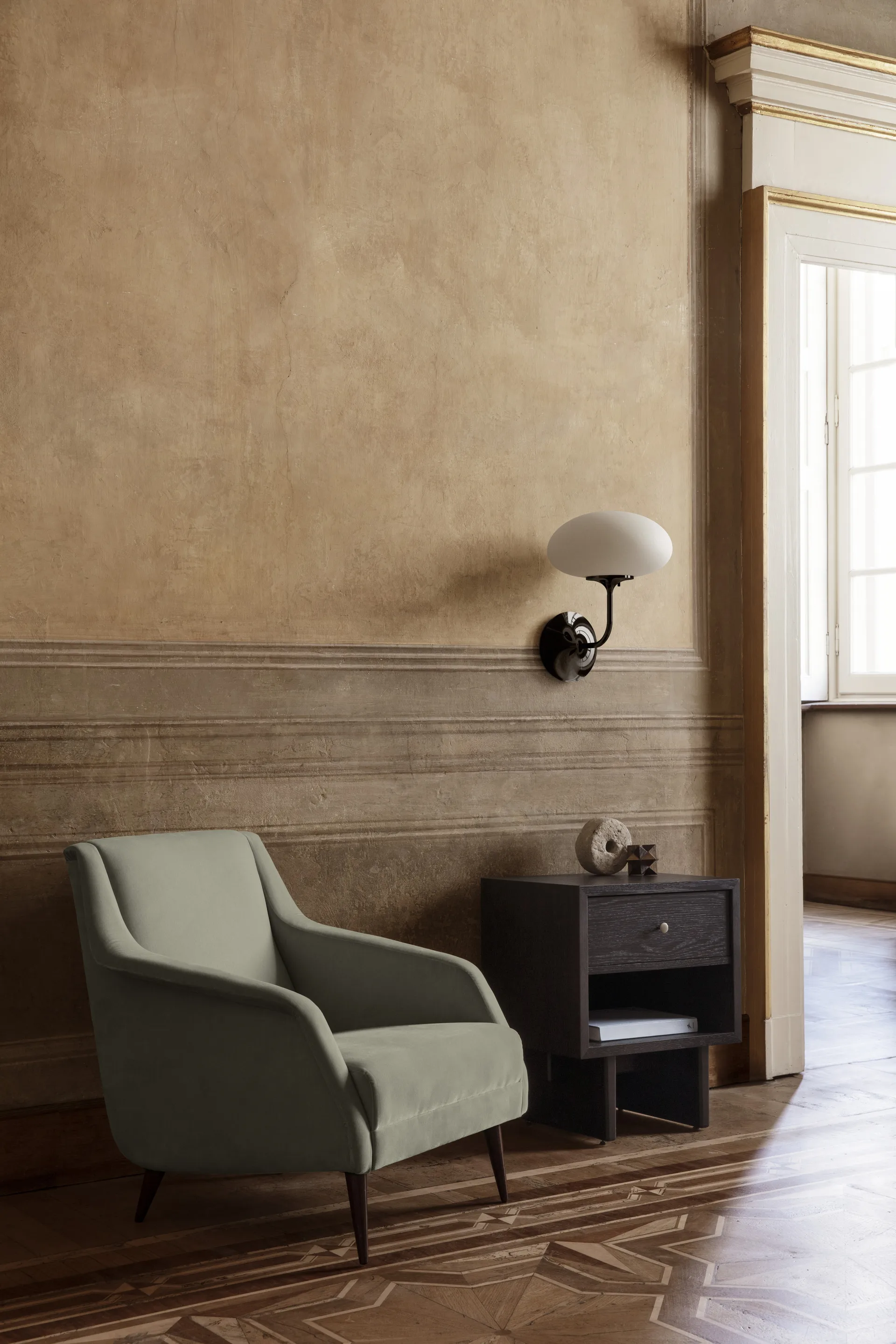 Private sidebord 40x50 cm, Brun-sortbejdset eg GUBI