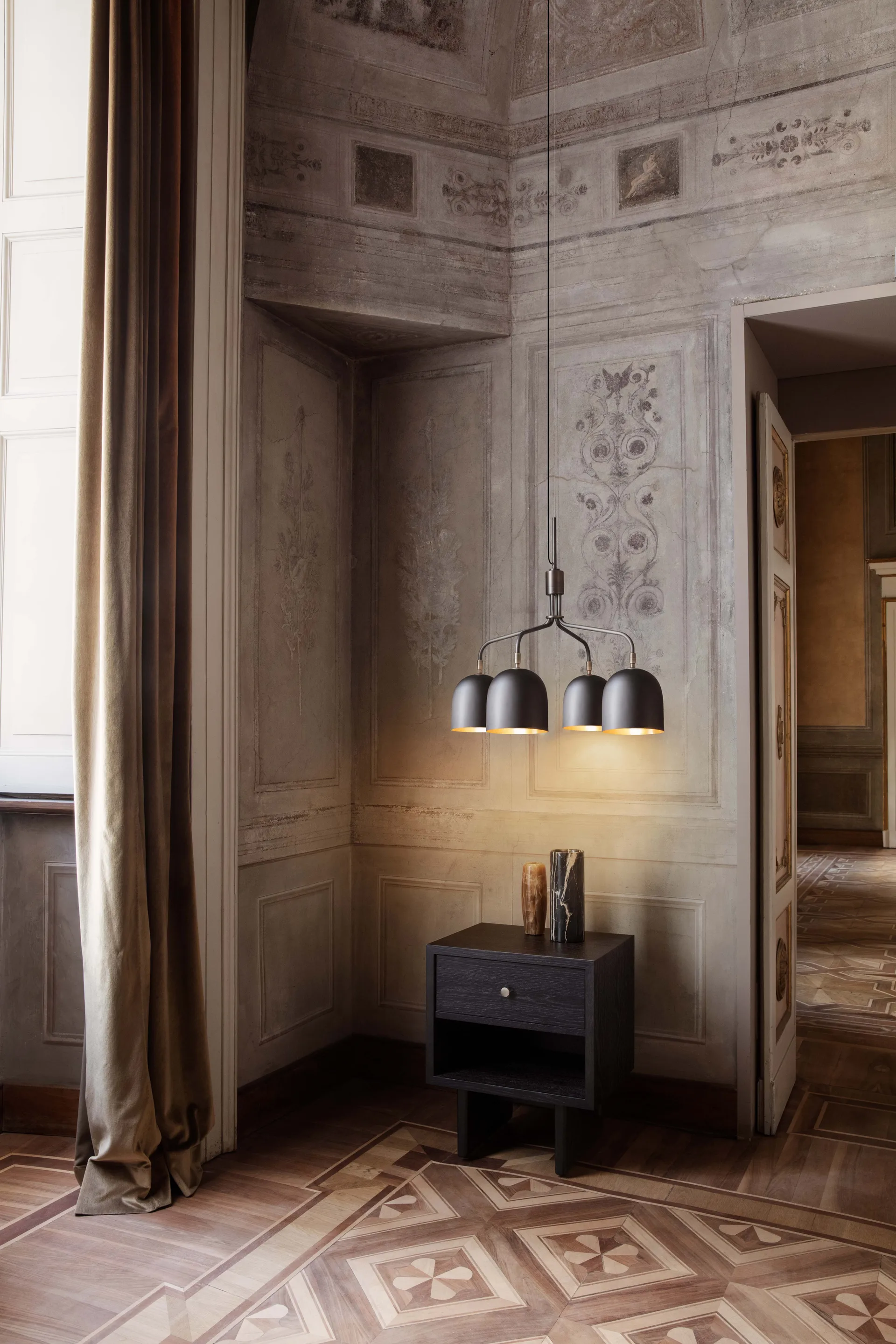 Private sidebord 40x50 cm, Brun-sortbejdset eg GUBI