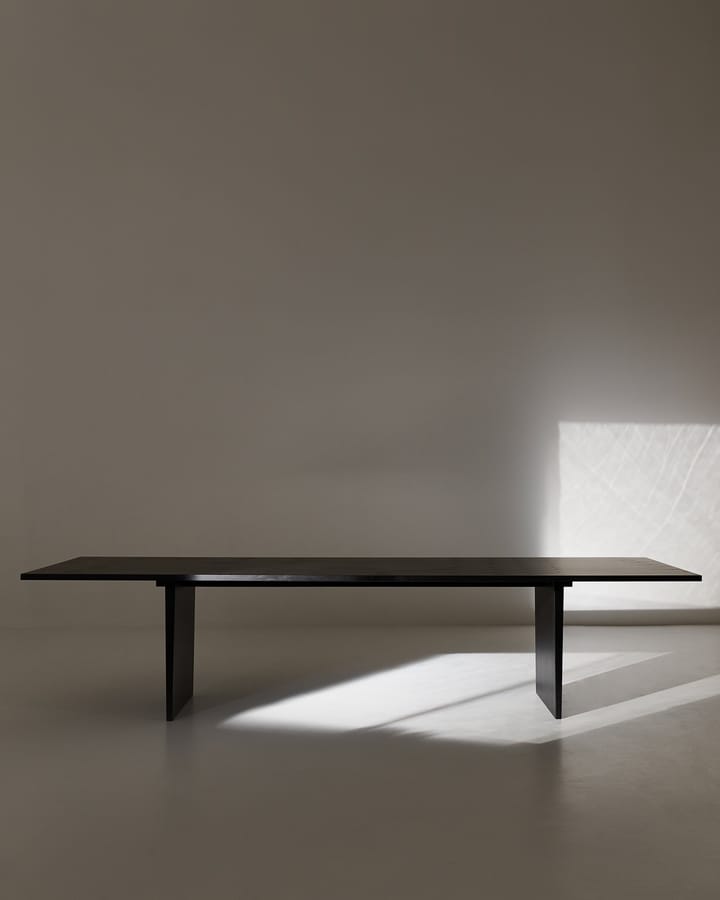 Private spisebord 100x260 cm - Brun/Sortbejdset eg - GUBI