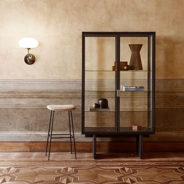 Private vitrineskab - glas, brun, sortbejdset eg - GUBI