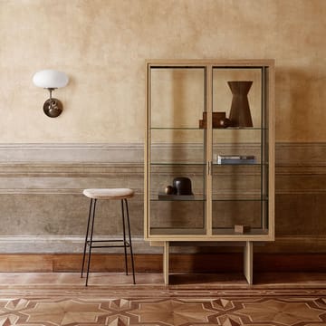 Private vitrineskab - glas, brun, sortbejdset eg - GUBI