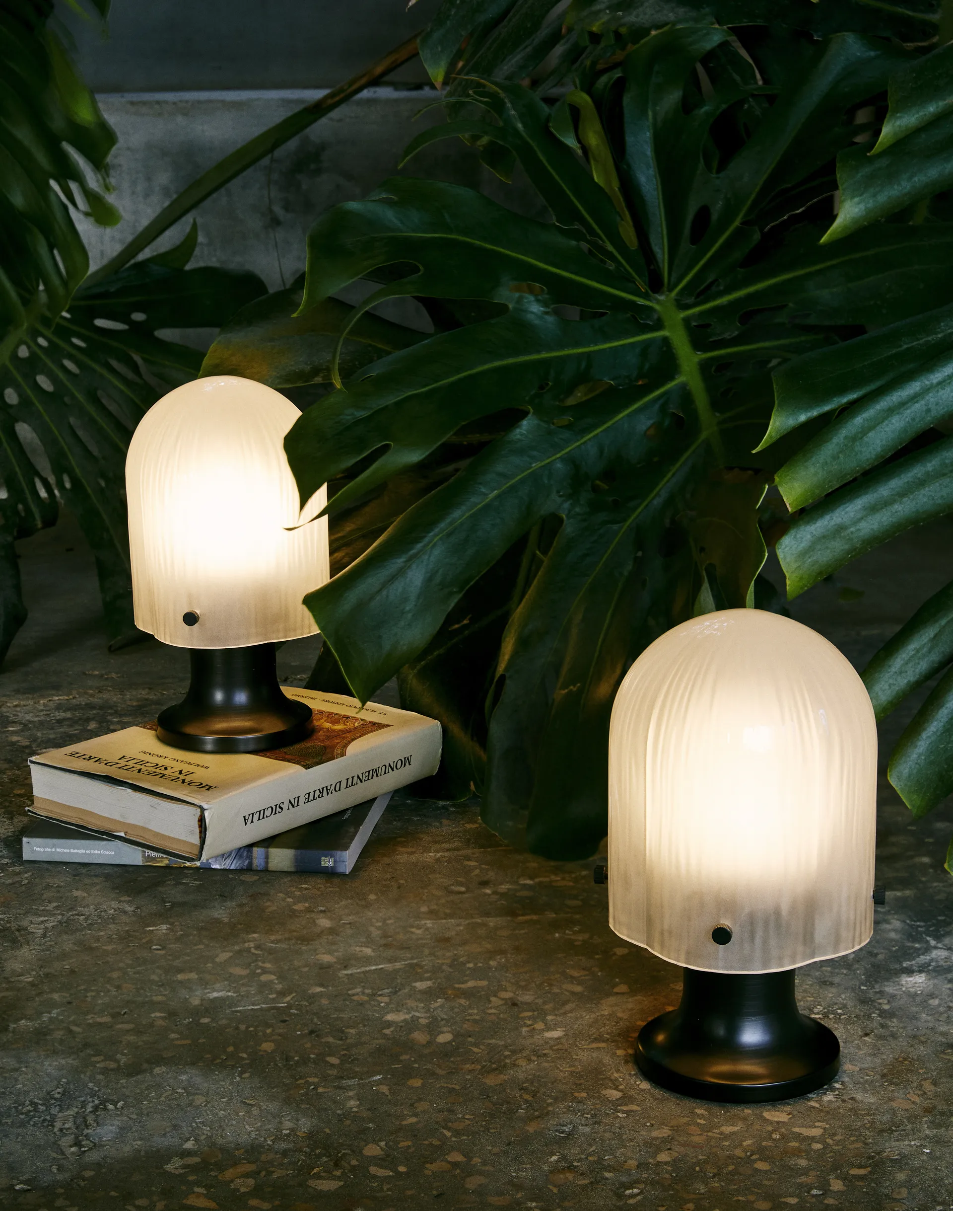 Seine Portable Lamp bordlampe, Antique brass/White GUBI