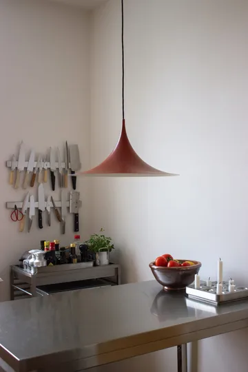 Semi lampe Ø 47 cm - Special Edition Auburn Red semi matt - GUBI