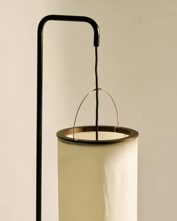 Silk Lantern gulvlampe - Natural white silk-semi mat sort, 163 cm - GUBI