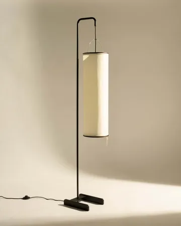 Silk Lantern gulvlampe - Natural white silk-semi mat sort, 163 cm - GUBI
