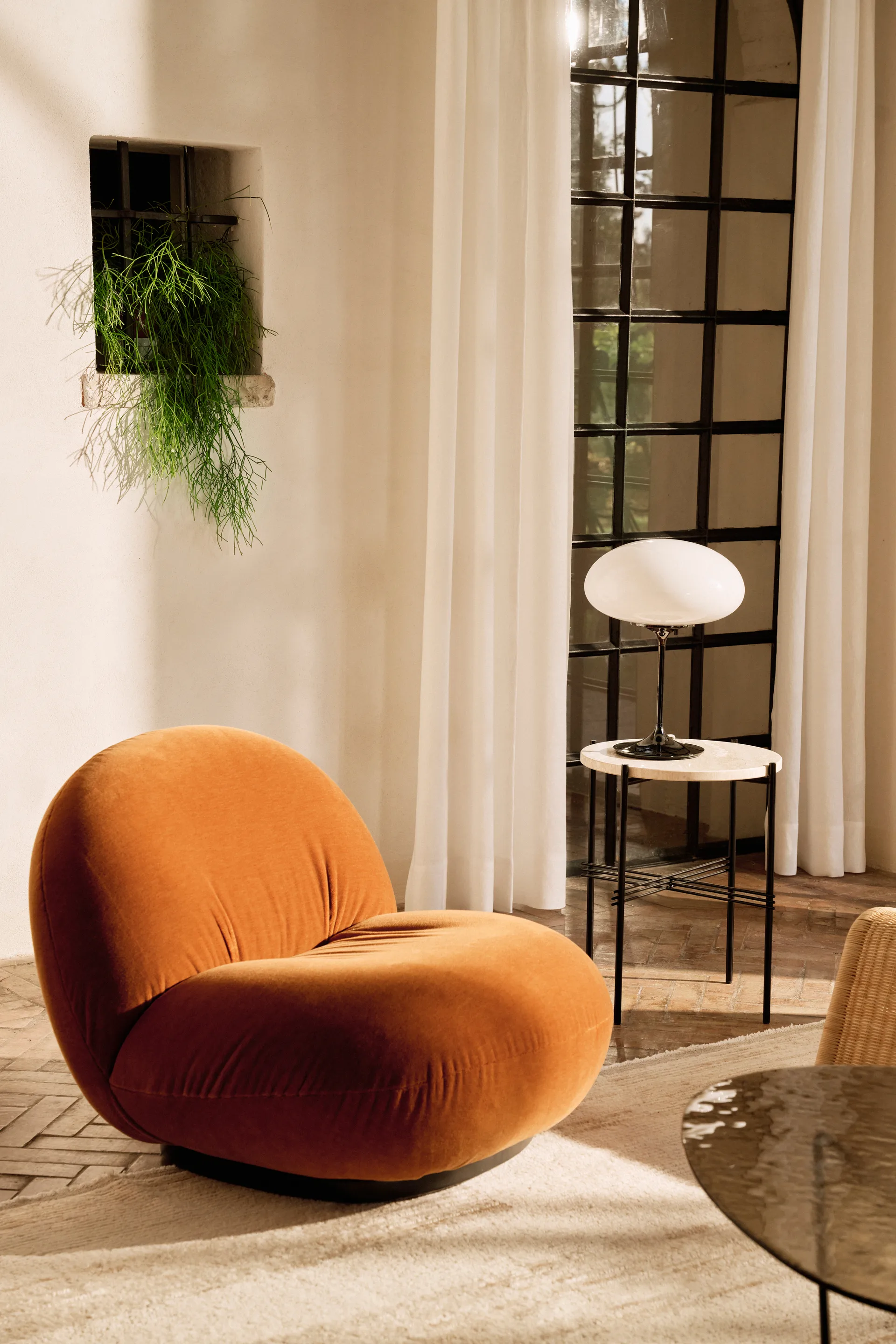 Stemlite bordlampe, Black chrome-opalglas, 42 cm GUBI