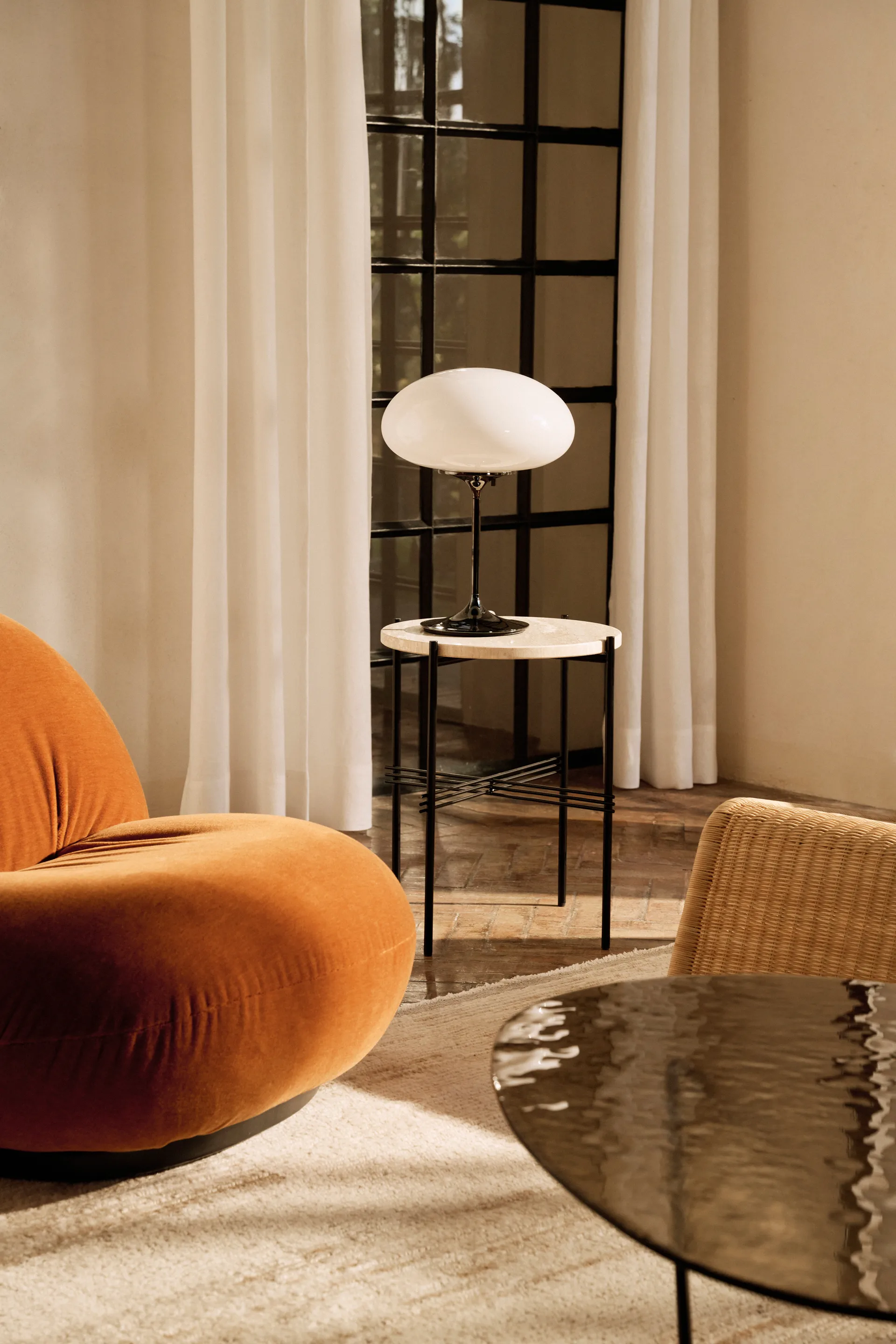 Stemlite bordlampe, Black chrome-opalglas, 42 cm GUBI