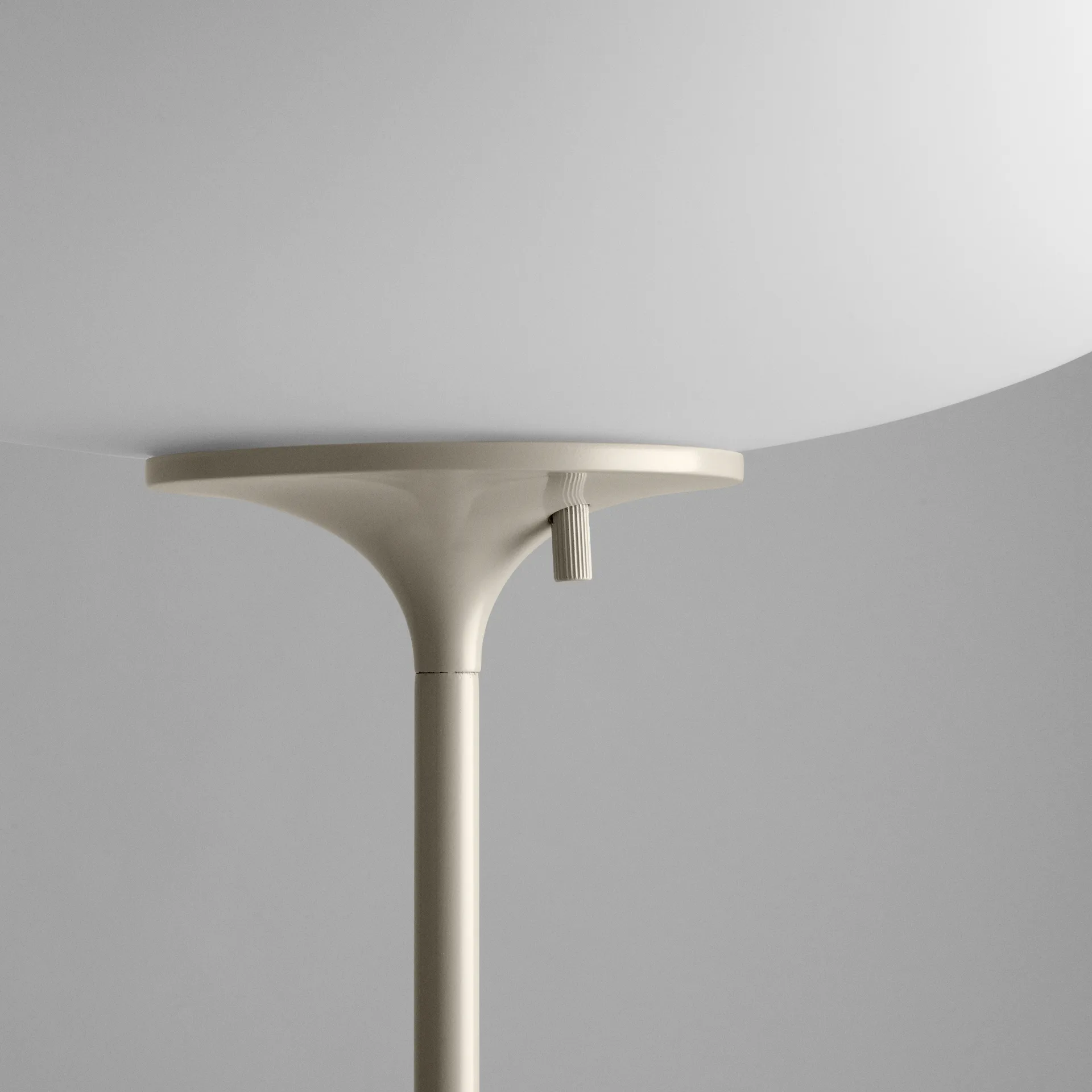 Stemlite gulvlampe 150 cm, Pebble Grey GUBI