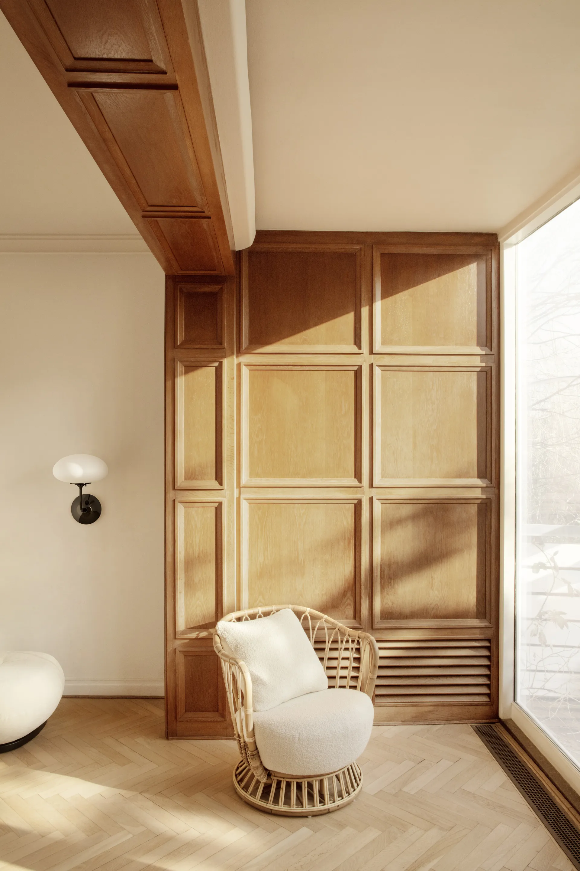 Stemlite væglampe, Sort krom-matteret glas GUBI