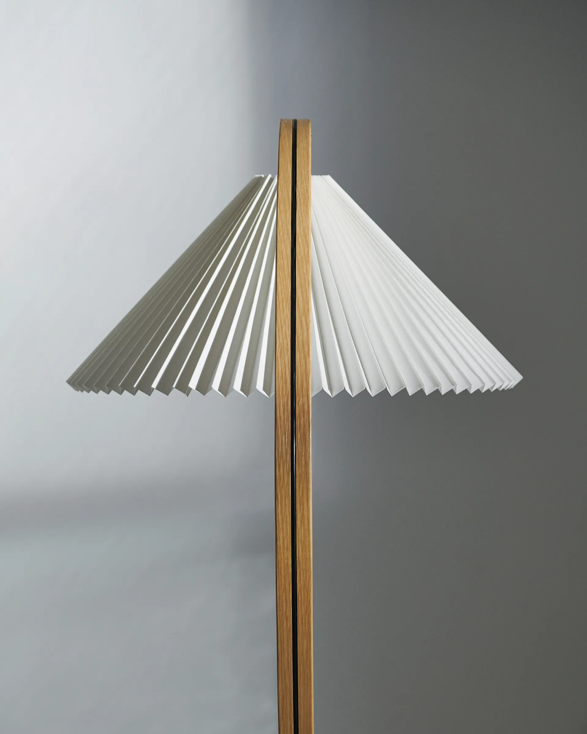 Timberline gulvlampe, Oak/Birch/White GUBI