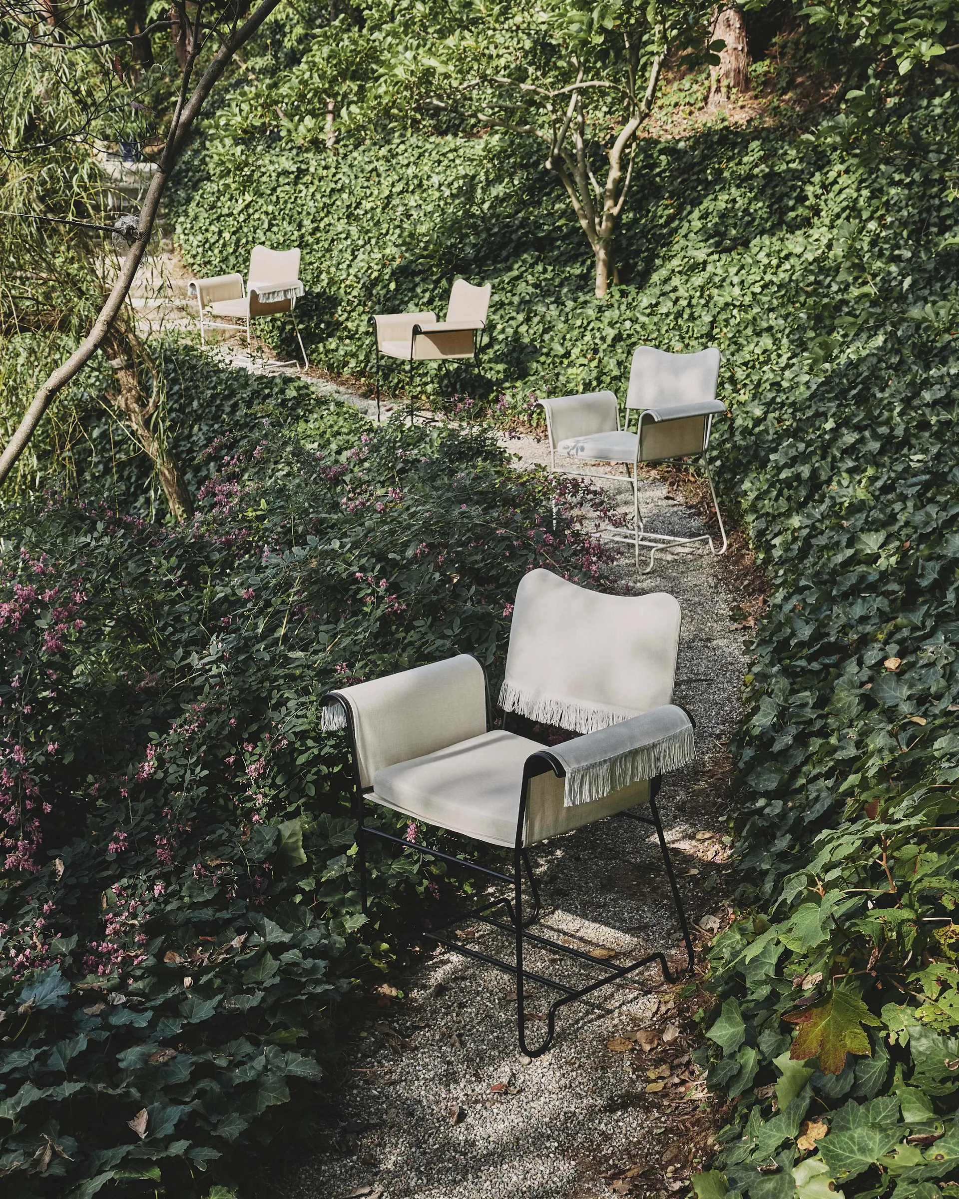 Tropique armstol med frynser, Black/Leslie 12 GUBI