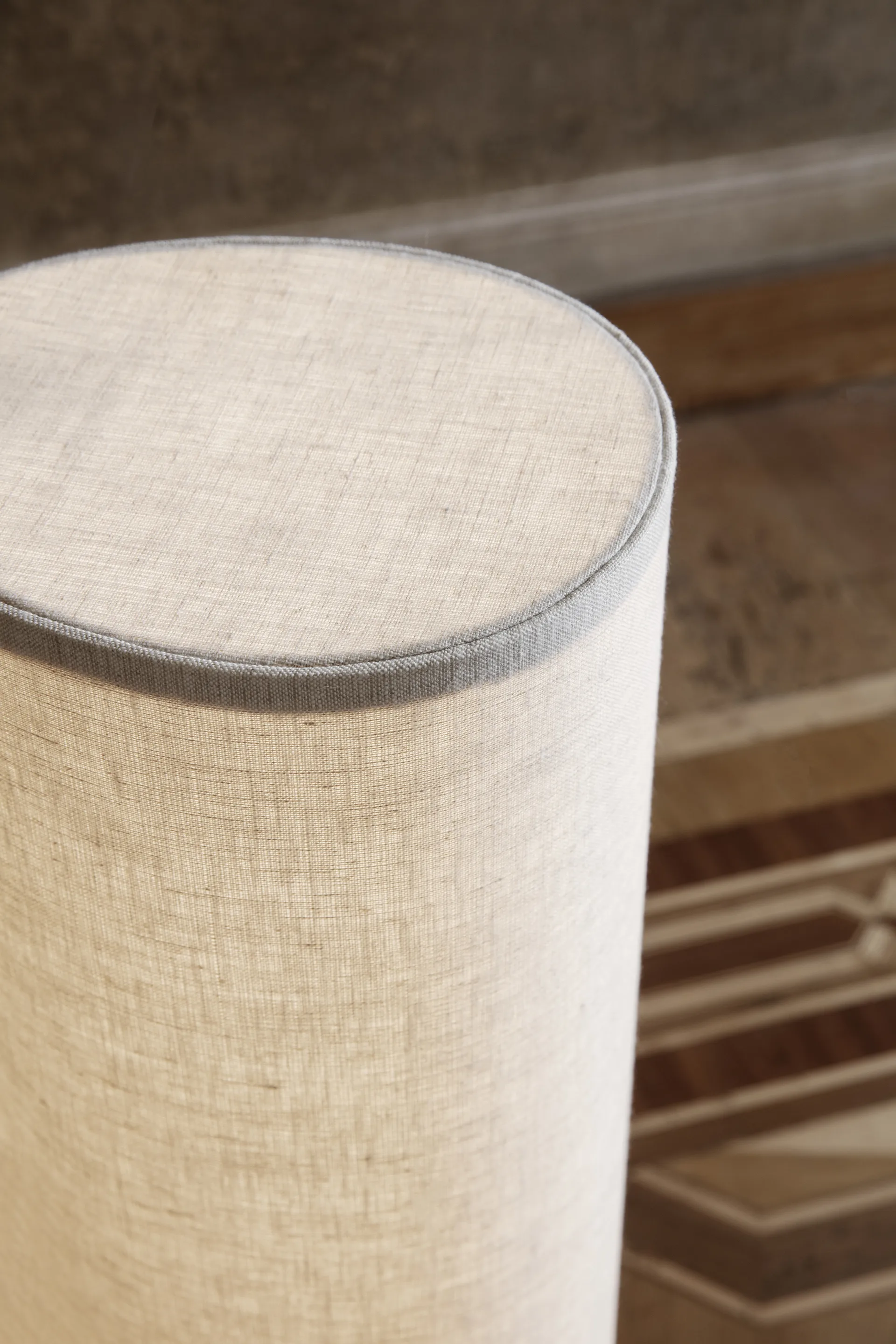 Unbound gulvlampe 80 cm, Canvas-grå marmor GUBI