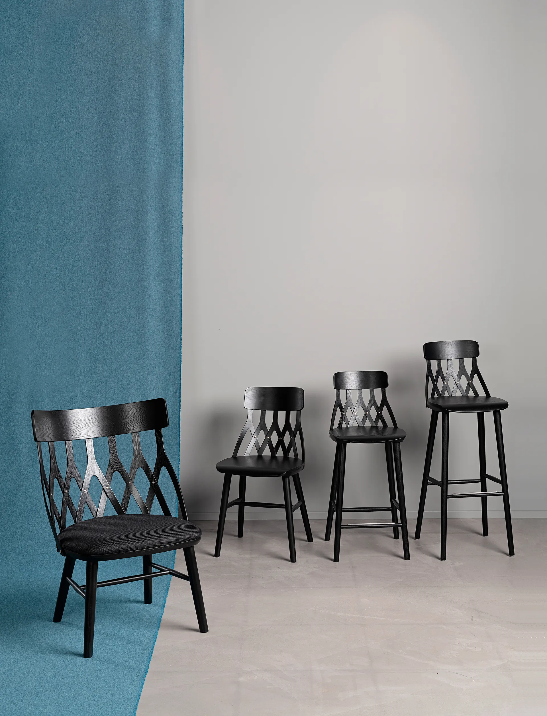 Y5 loungestol, Sort bejdset-sort hynde Hans K