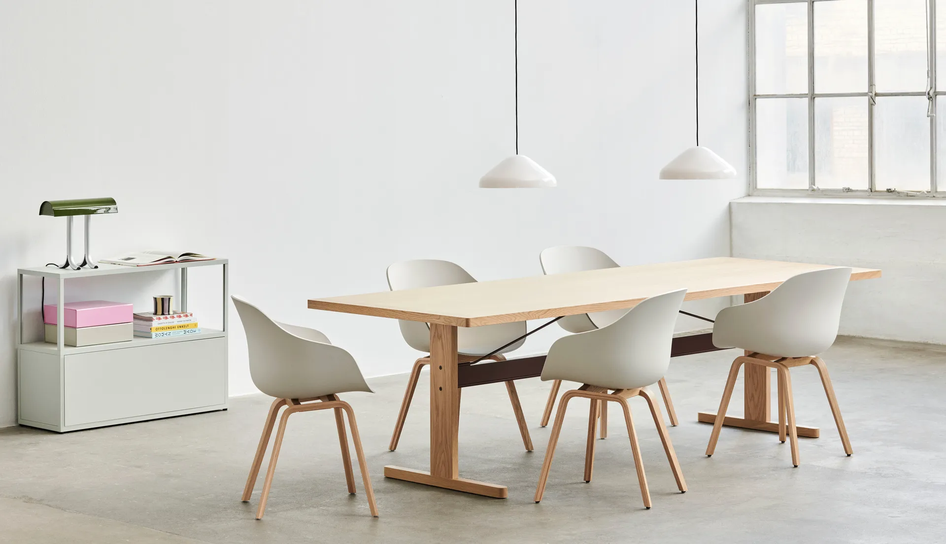 About a Chair 22 2.0 stol, Hvidlakeret egestel HAY