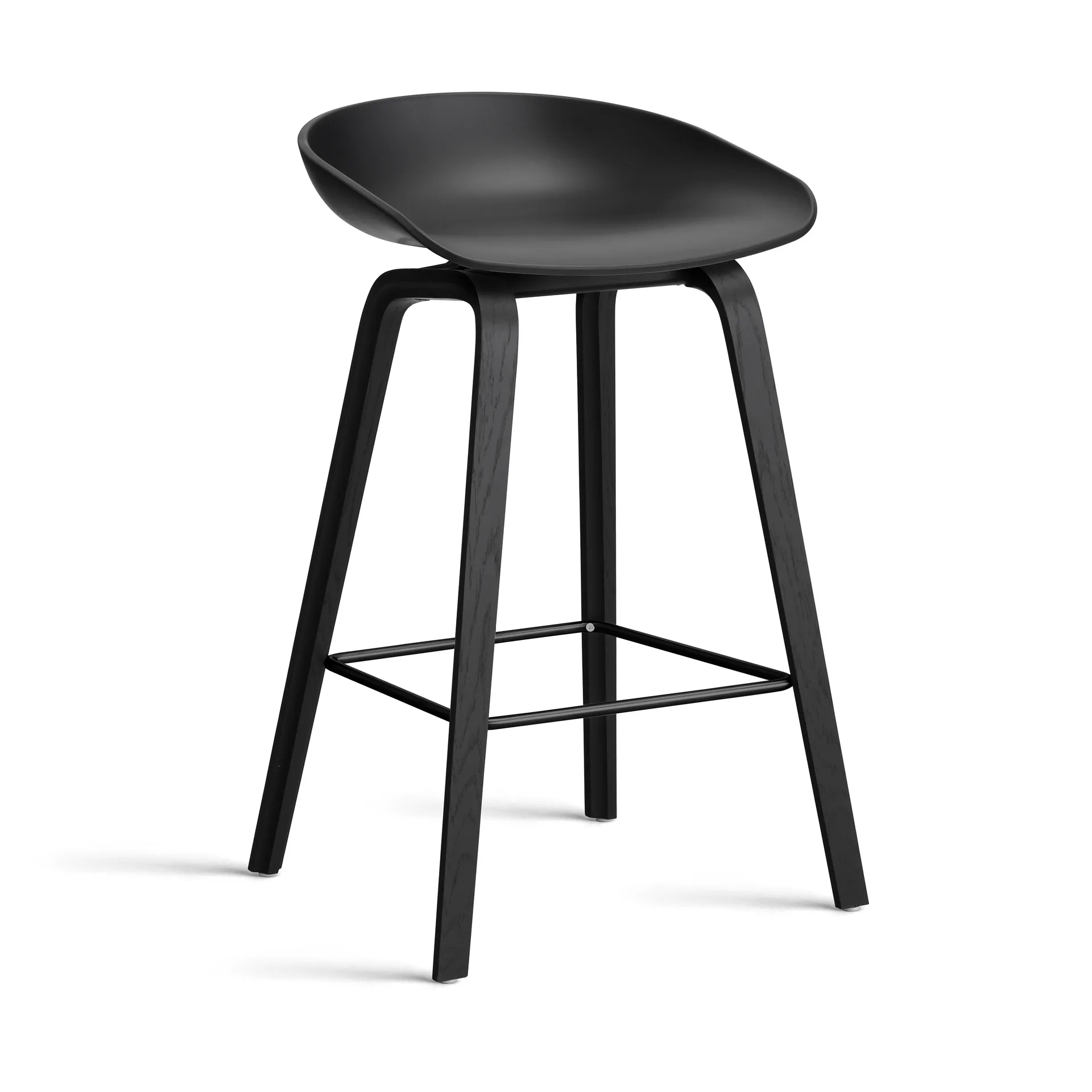 About a Stool 32 Low barstol sort egestel 2.0, Sort-sort stålsstøtte HAY
