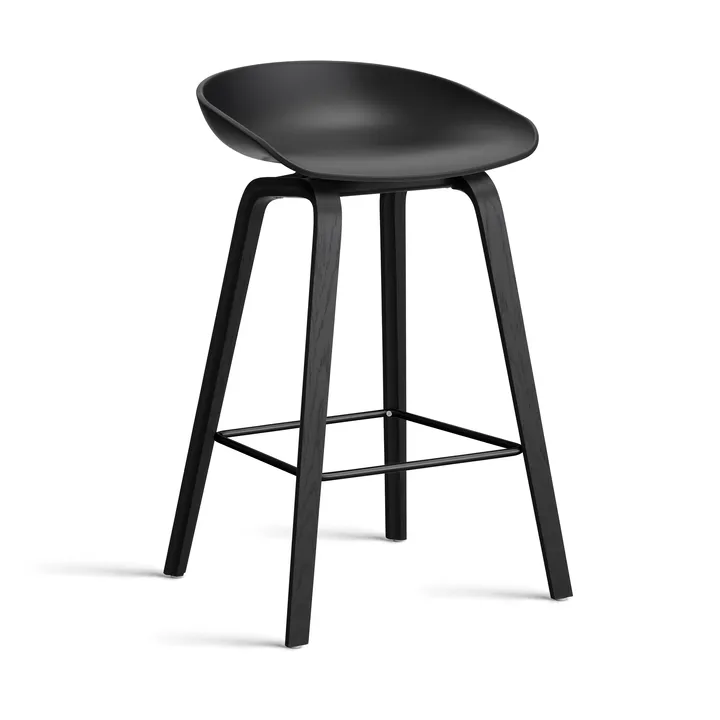 About a Stool 32 Low barstol sort egestel 2.0 - Sort-sort stålsstøtte - HAY