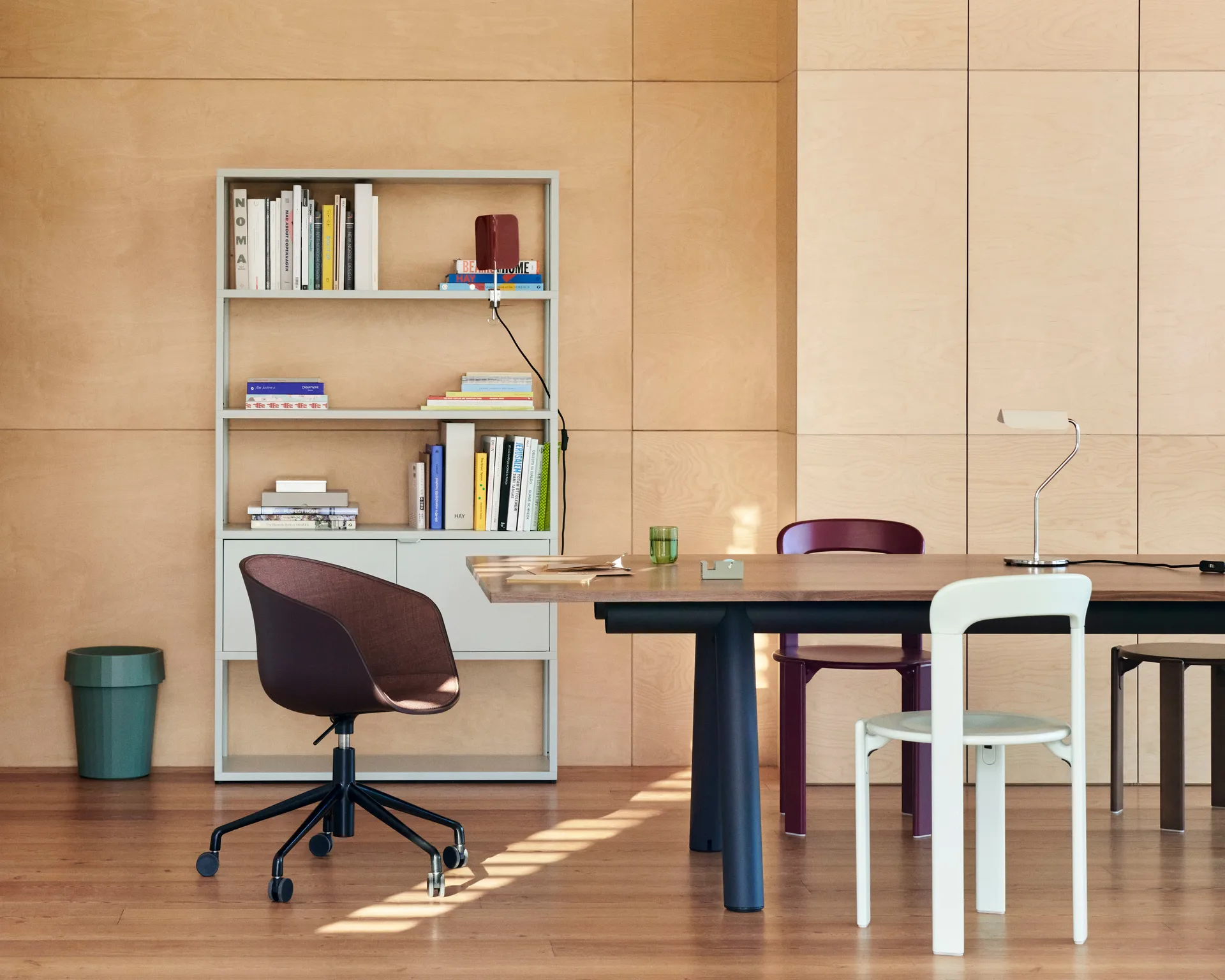 Apex Clip lampe, Maroon red HAY